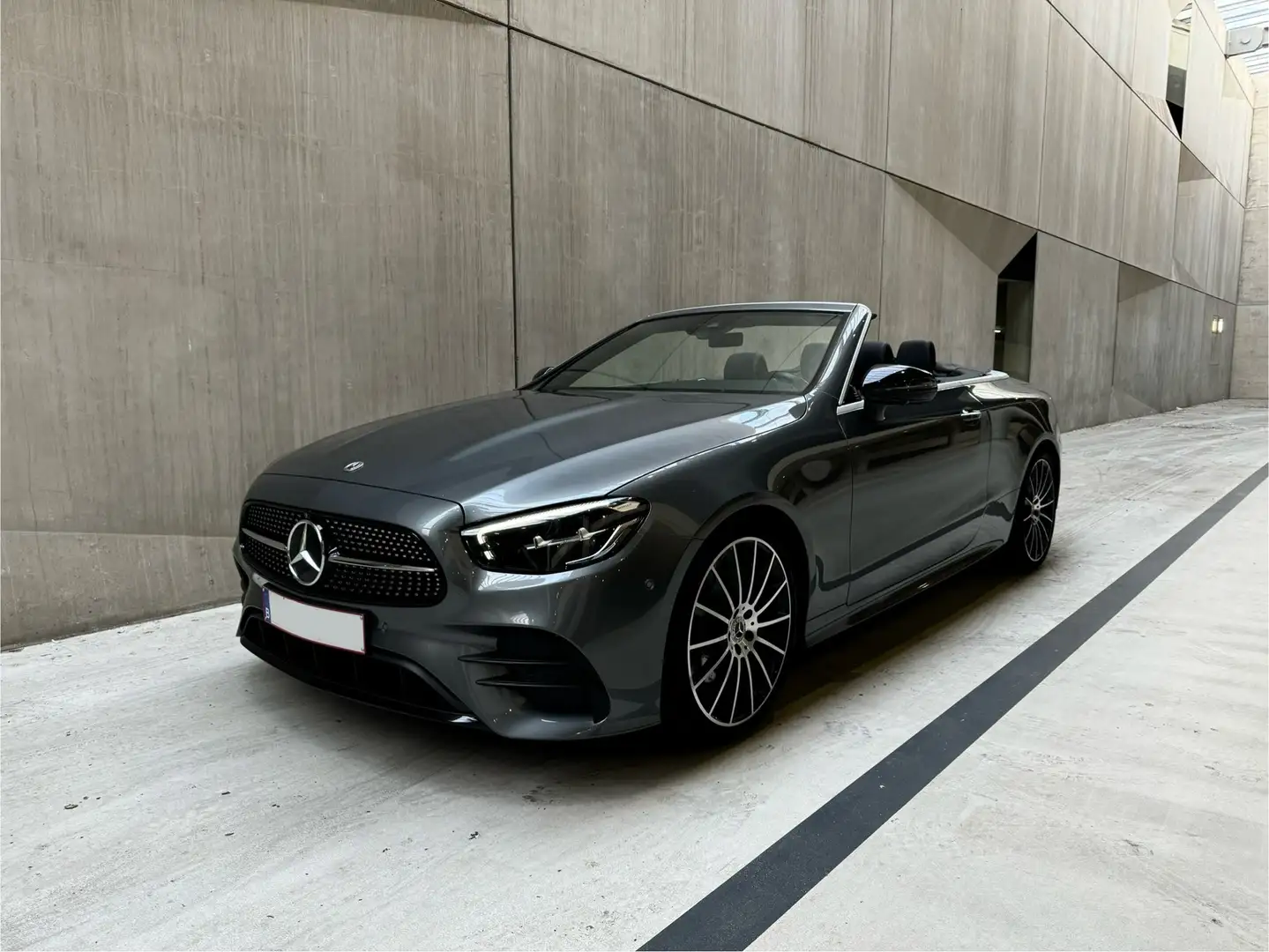 Mercedes-Benz E 220 d Cabrio 9G-TRONIC AMG Line - 2