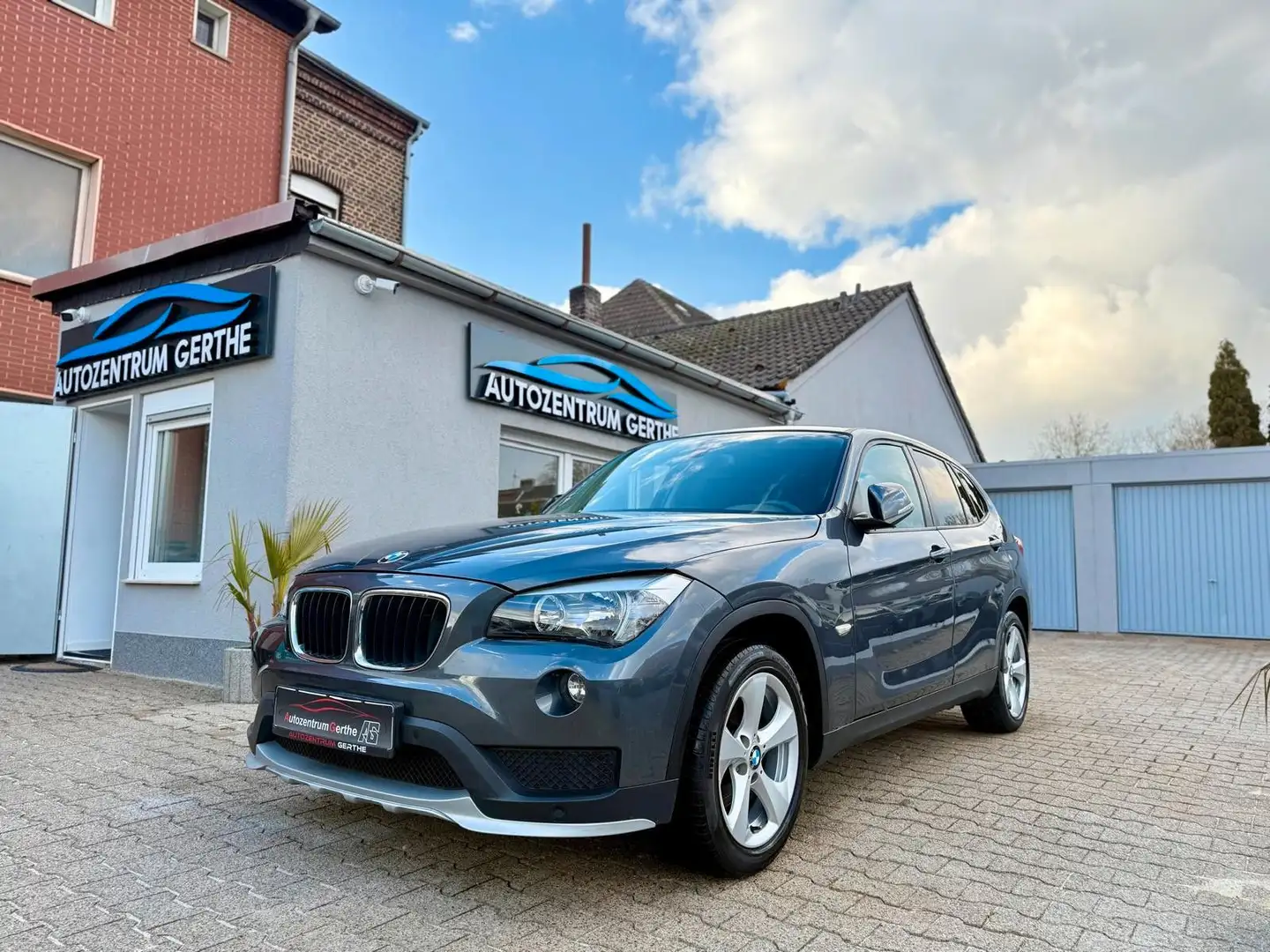 BMW X1 Baureihe X1 20 i xDrive*PDC*SHZ*Temp.*Alu*TÜV Grigio - 1