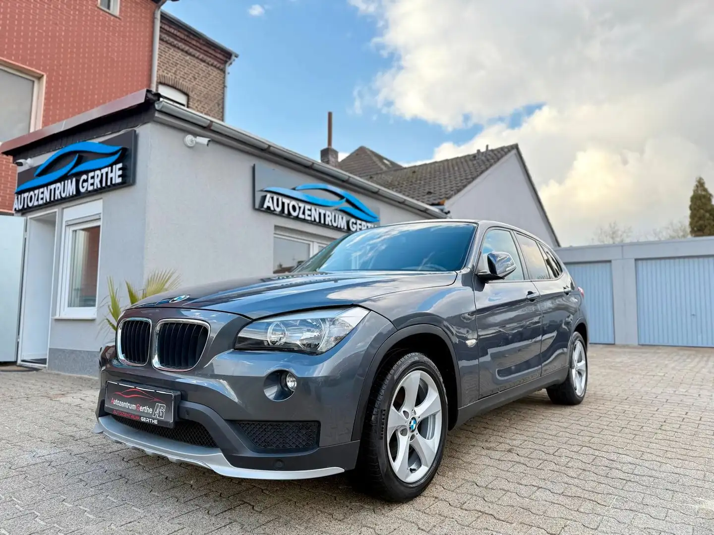 BMW X1 Baureihe X1 20 i xDrive*PDC*SHZ*Temp.*Alu*TÜV Grigio - 2