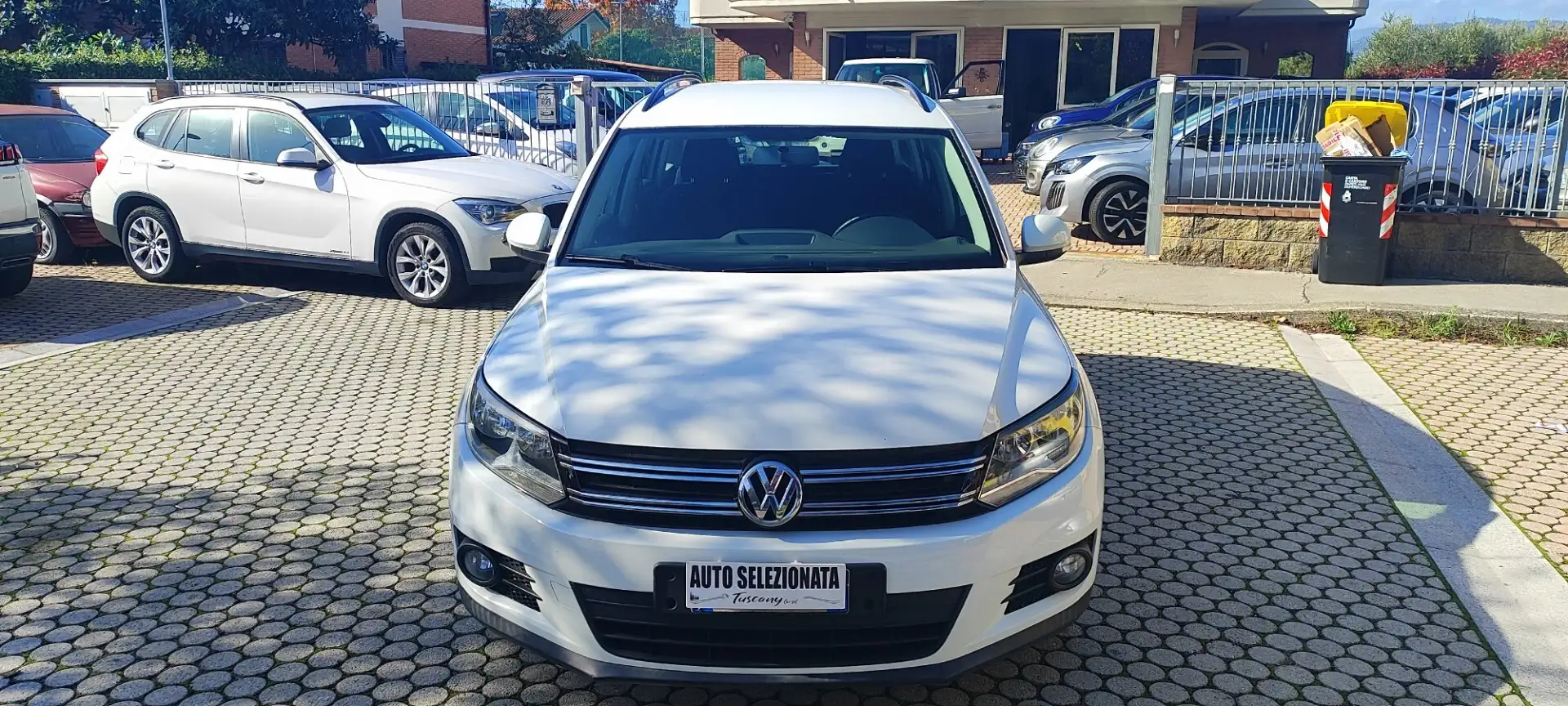 Volkswagen Tiguan Tiguan 2.0 TDI 110CV Business Sport & Style BlueMo Bianco - 2