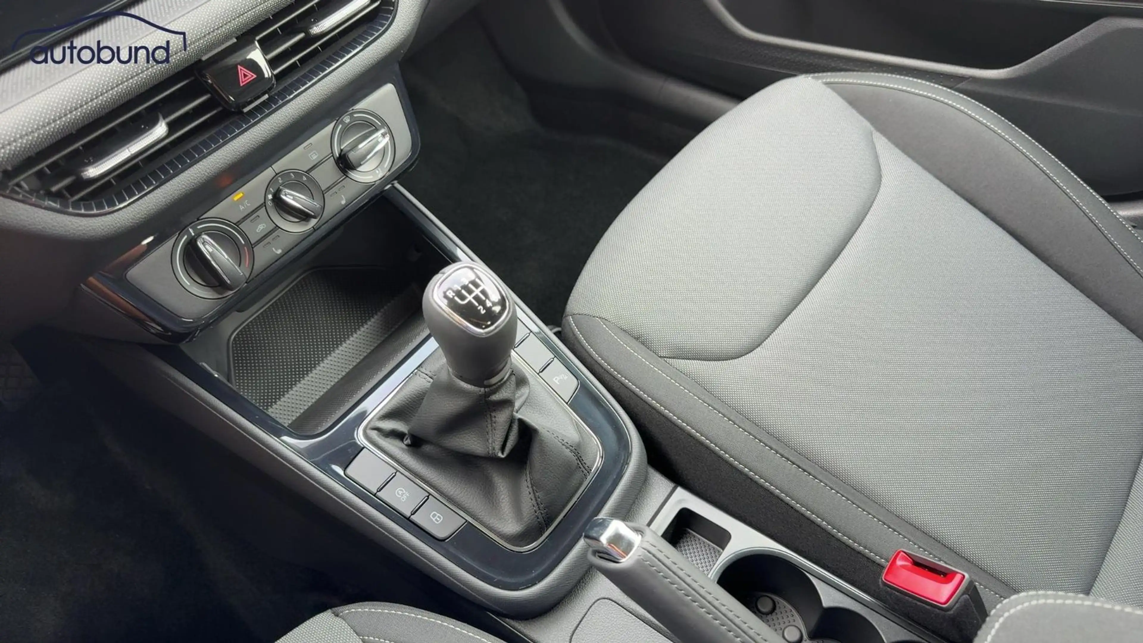 Skoda Fabia IV 1,0 TSI Classic Alu LED Link NBA PDC RFK SHA — photo 15