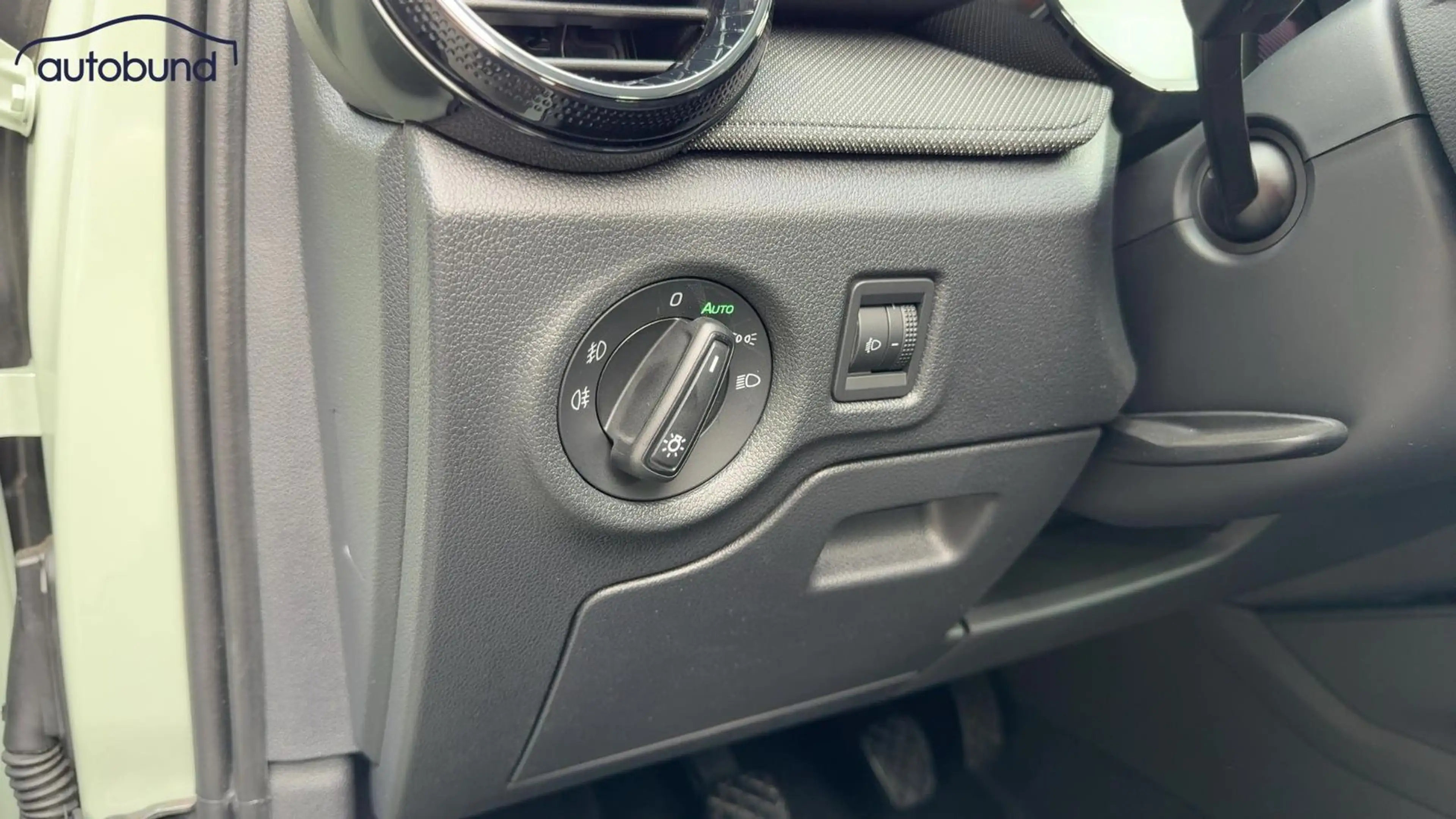 Skoda Fabia IV 1,0 TSI Classic Alu LED Link NBA PDC RFK SHA — photo 12