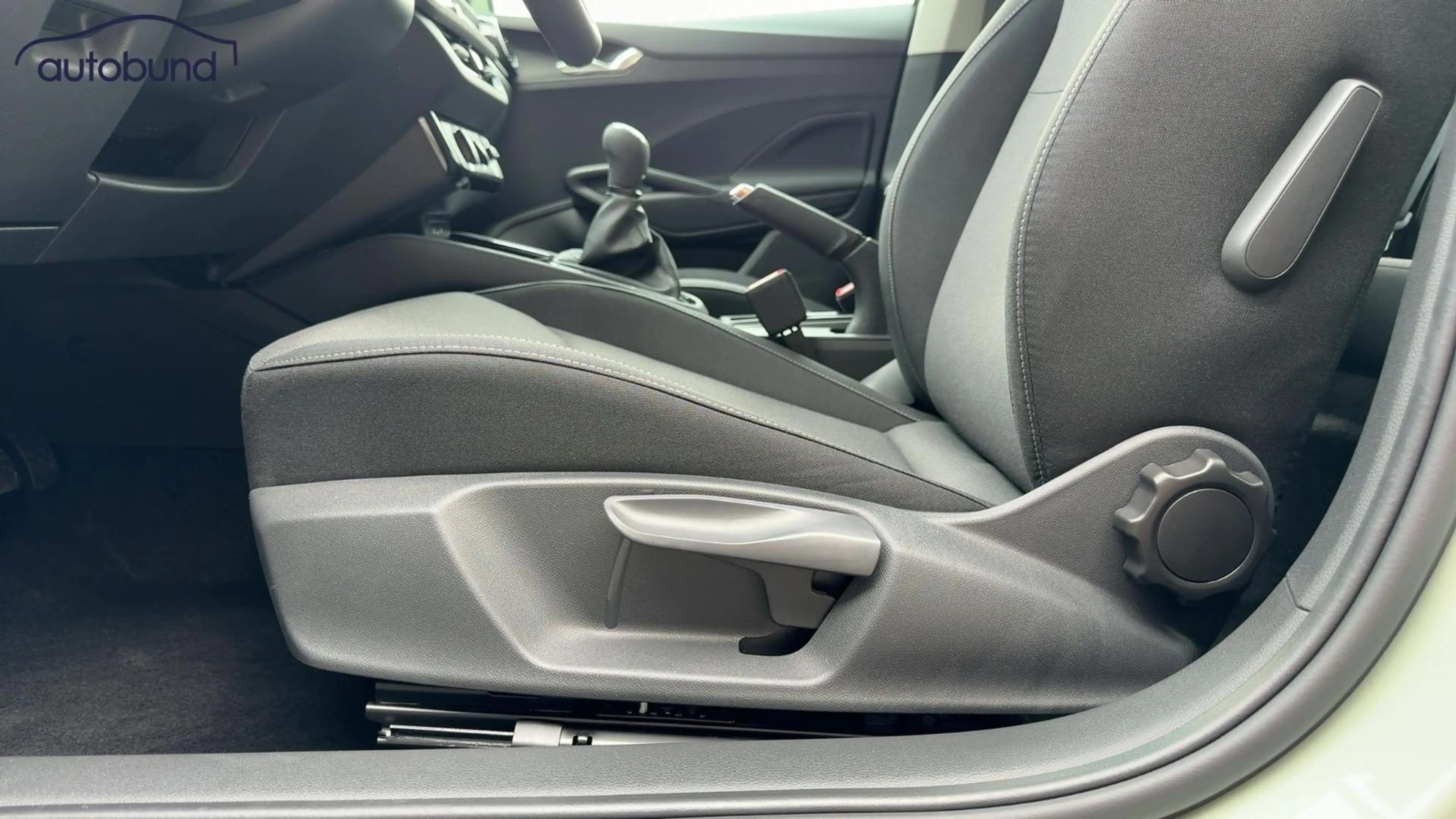 Skoda Fabia IV 1,0 TSI Classic Alu LED Link NBA PDC RFK SHA — photo 13