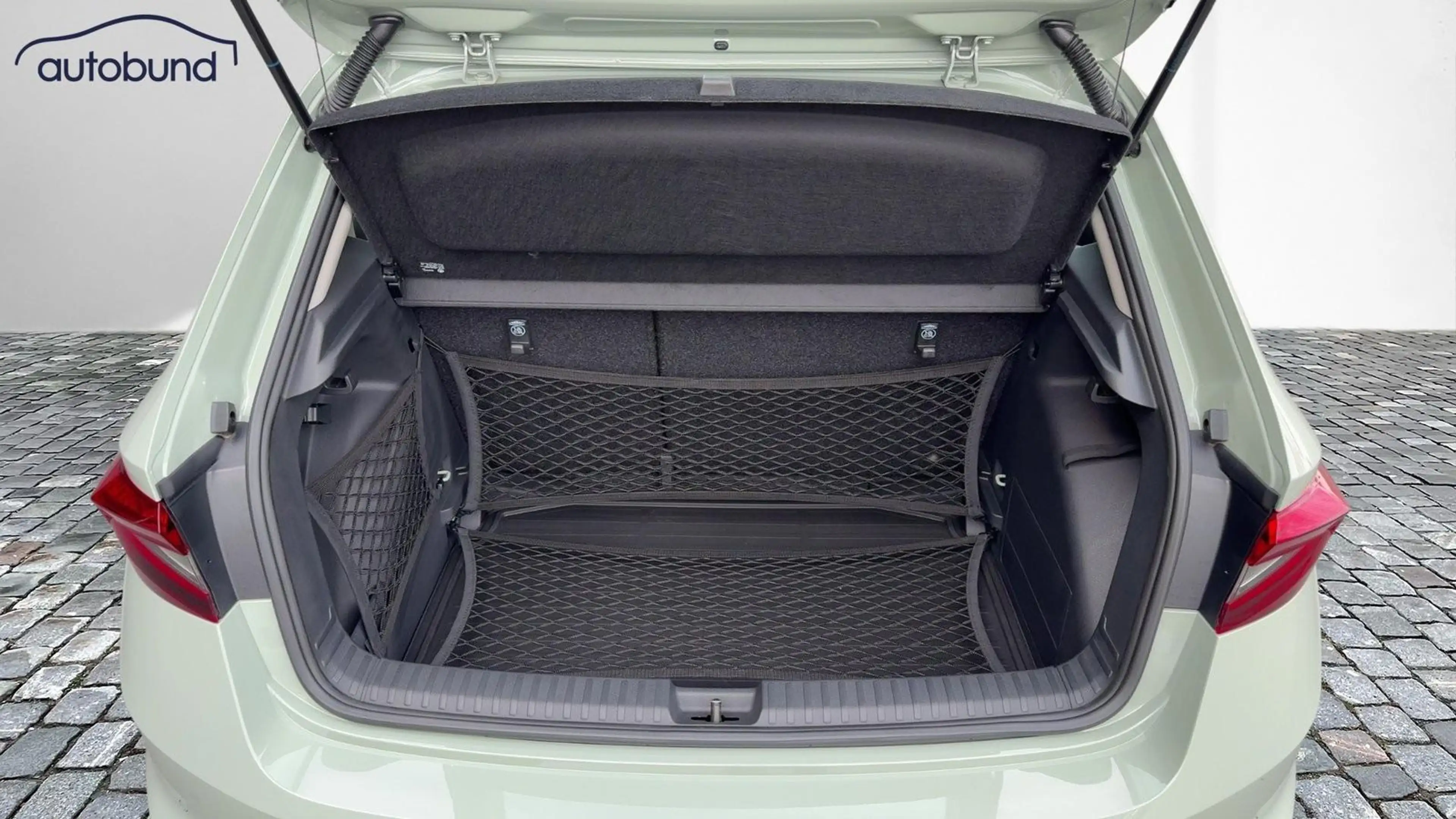 Skoda Fabia IV 1,0 TSI Classic Alu LED Link NBA PDC RFK SHA — photo 8
