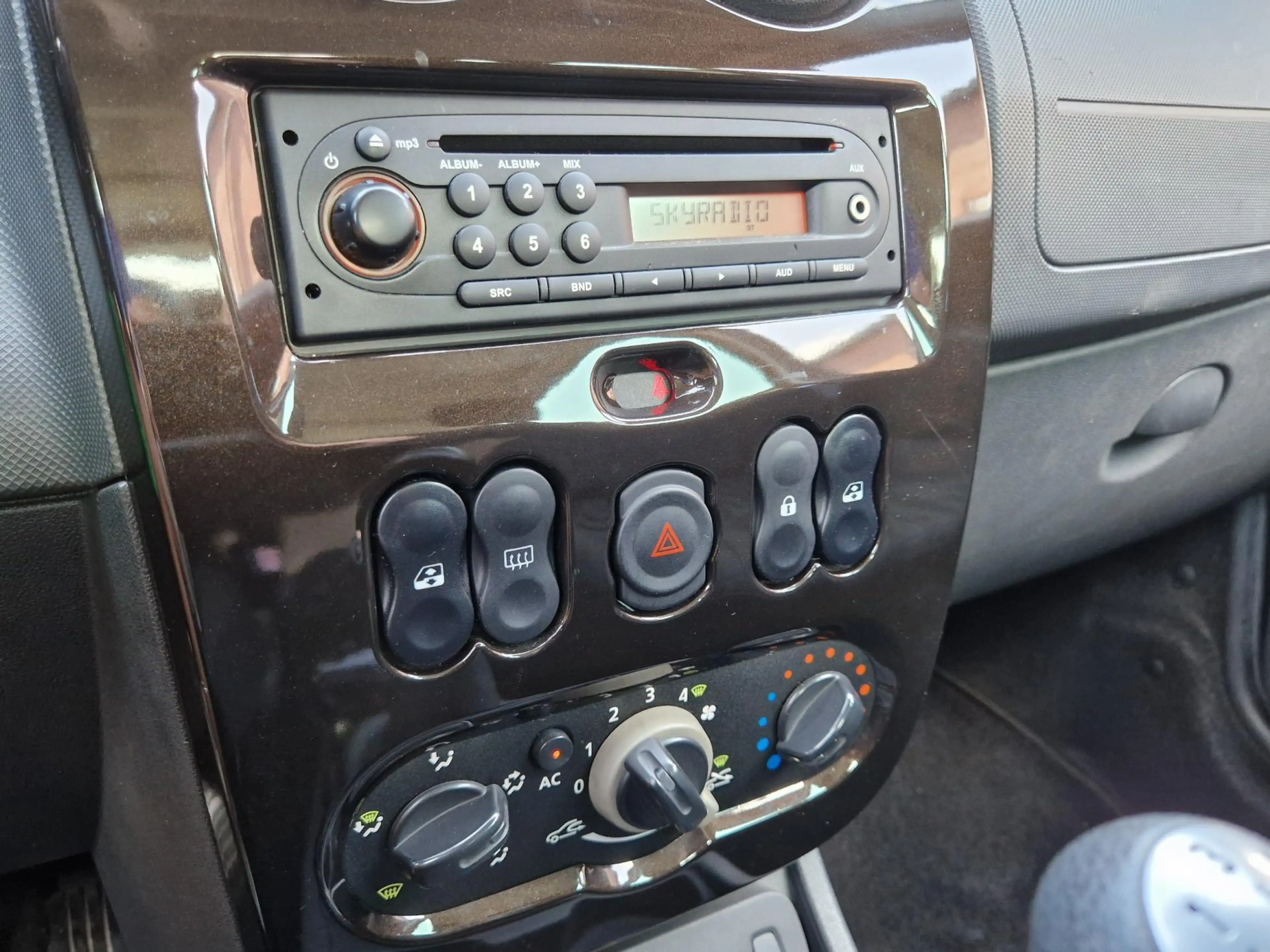 Dacia Duster 1.6 Lauréate 2wd — photo 12