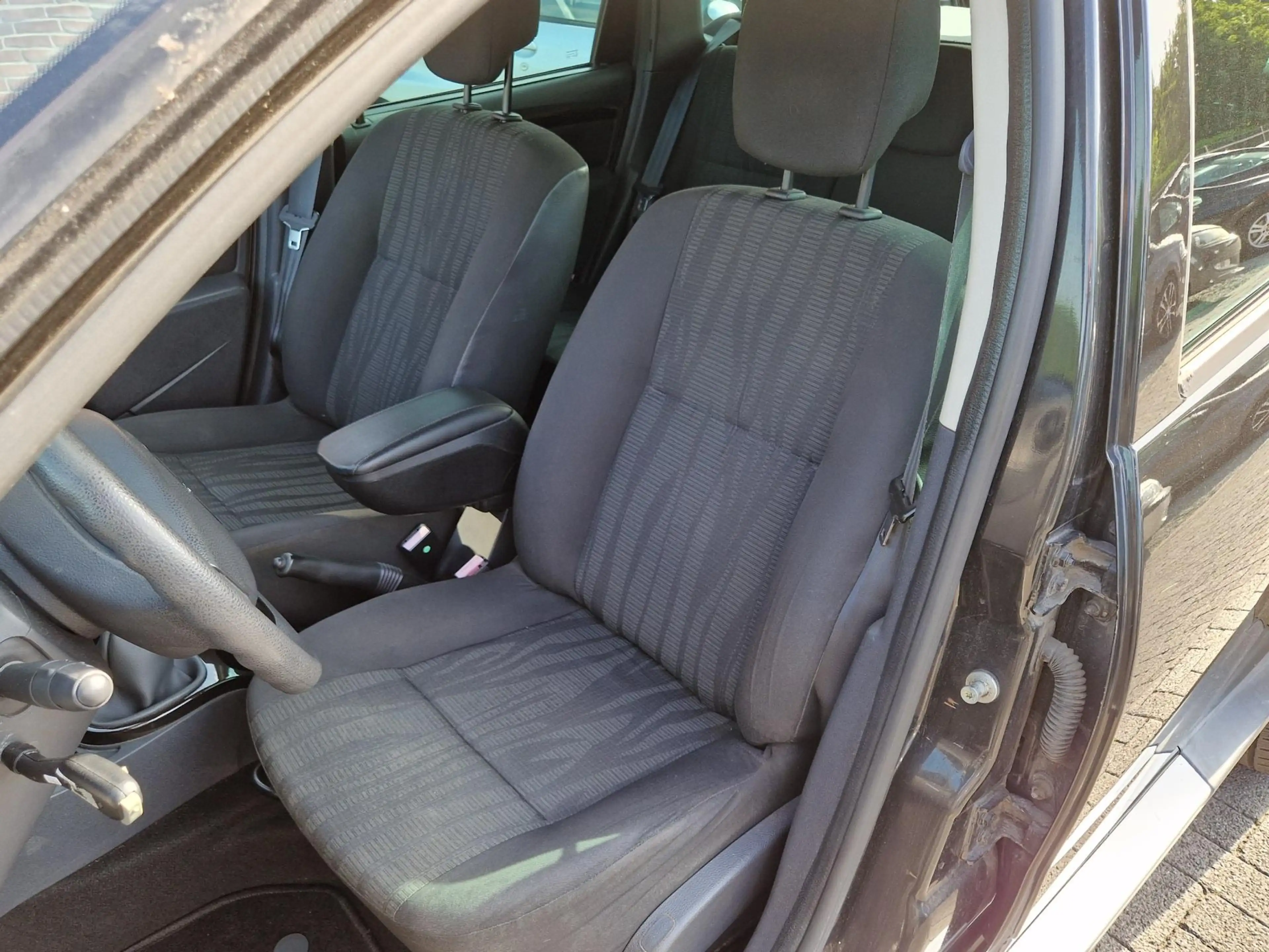 Dacia Duster 1.6 Lauréate 2wd — photo 9