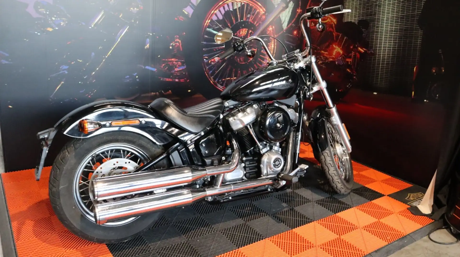 Harley-Davidson Street Bob Chopper Zwart - 2