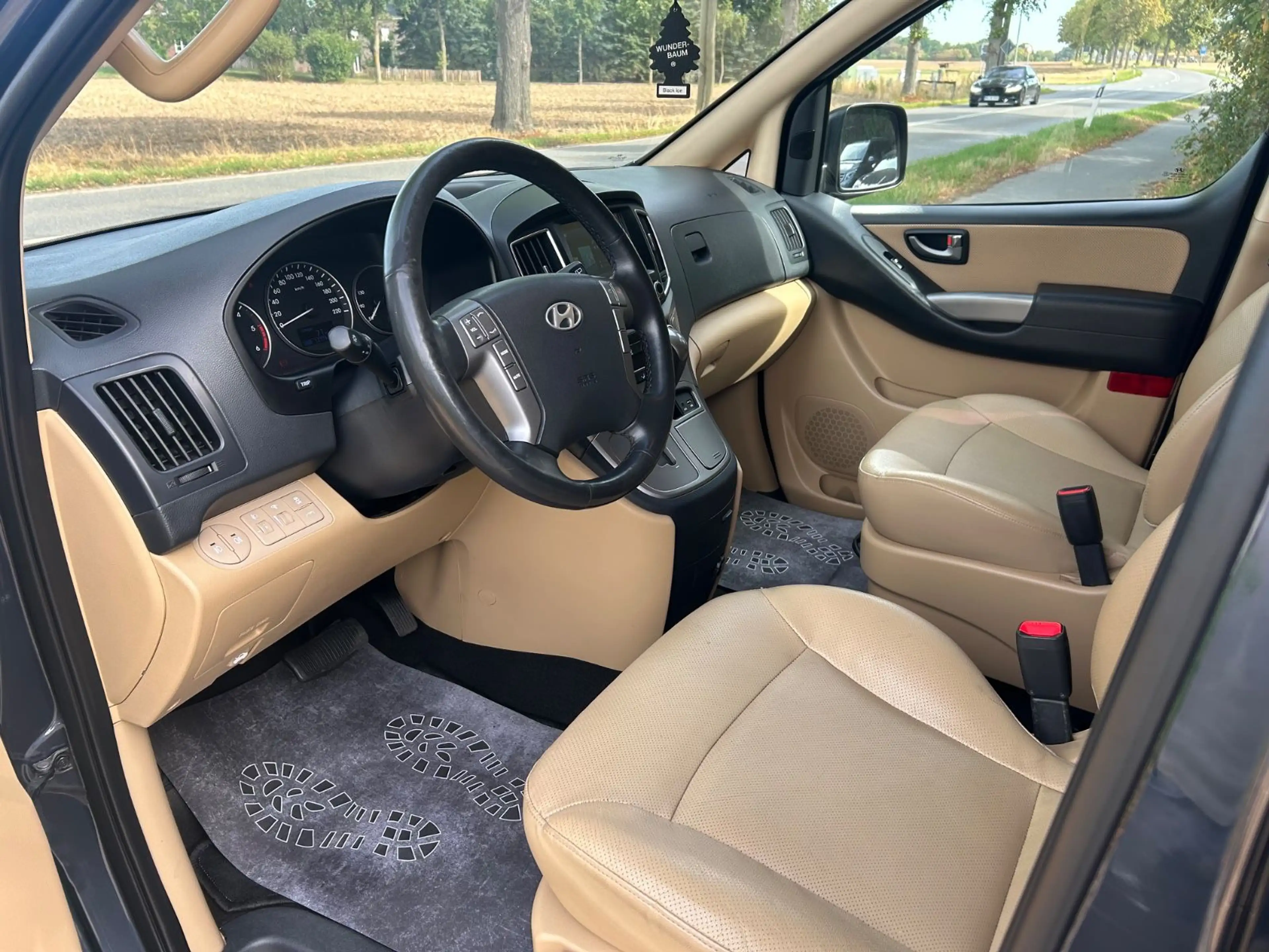 Hyundai H-1 H-1 Grand Starex — photo 11