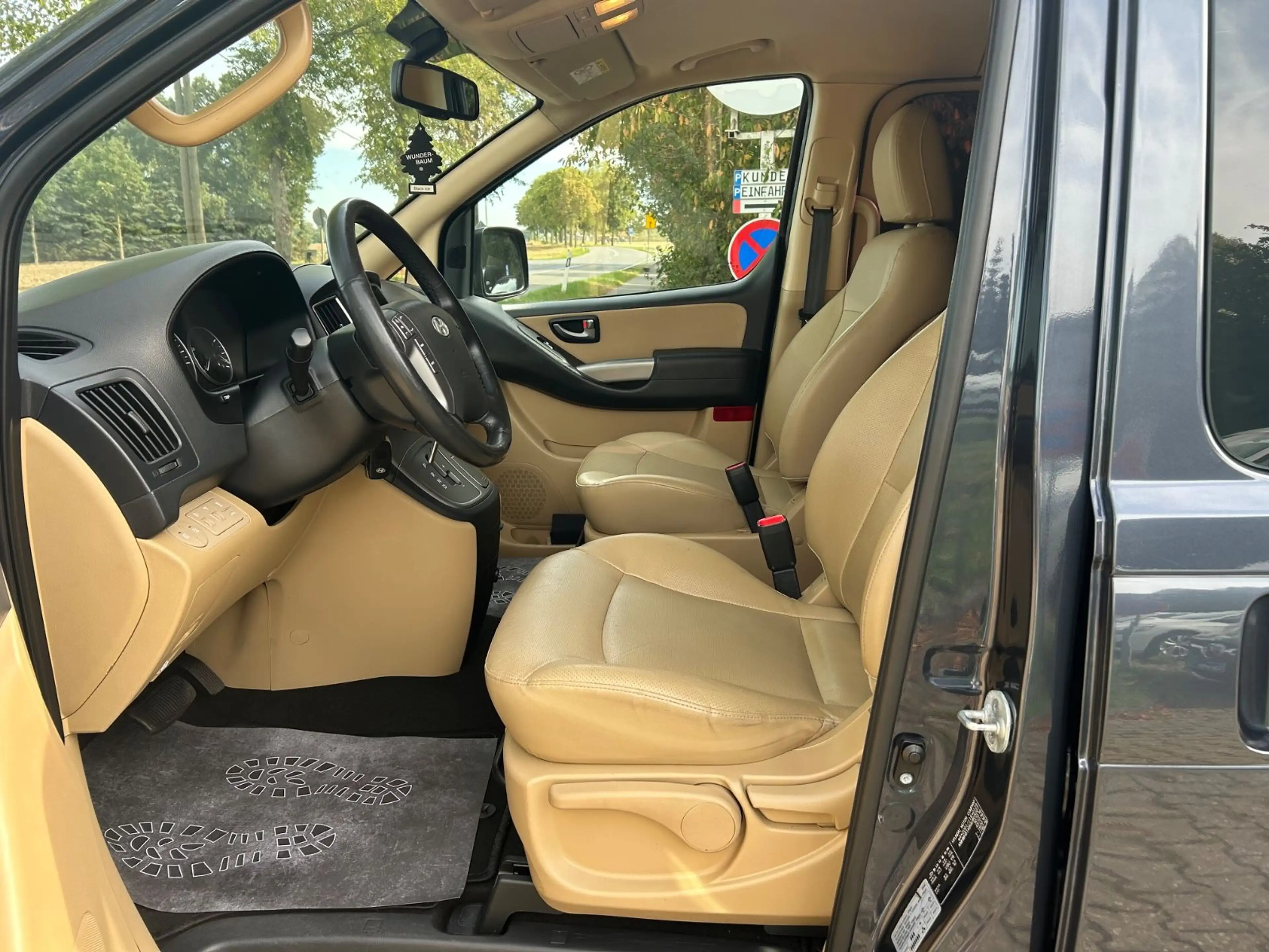 Hyundai H-1 H-1 Grand Starex — photo 10