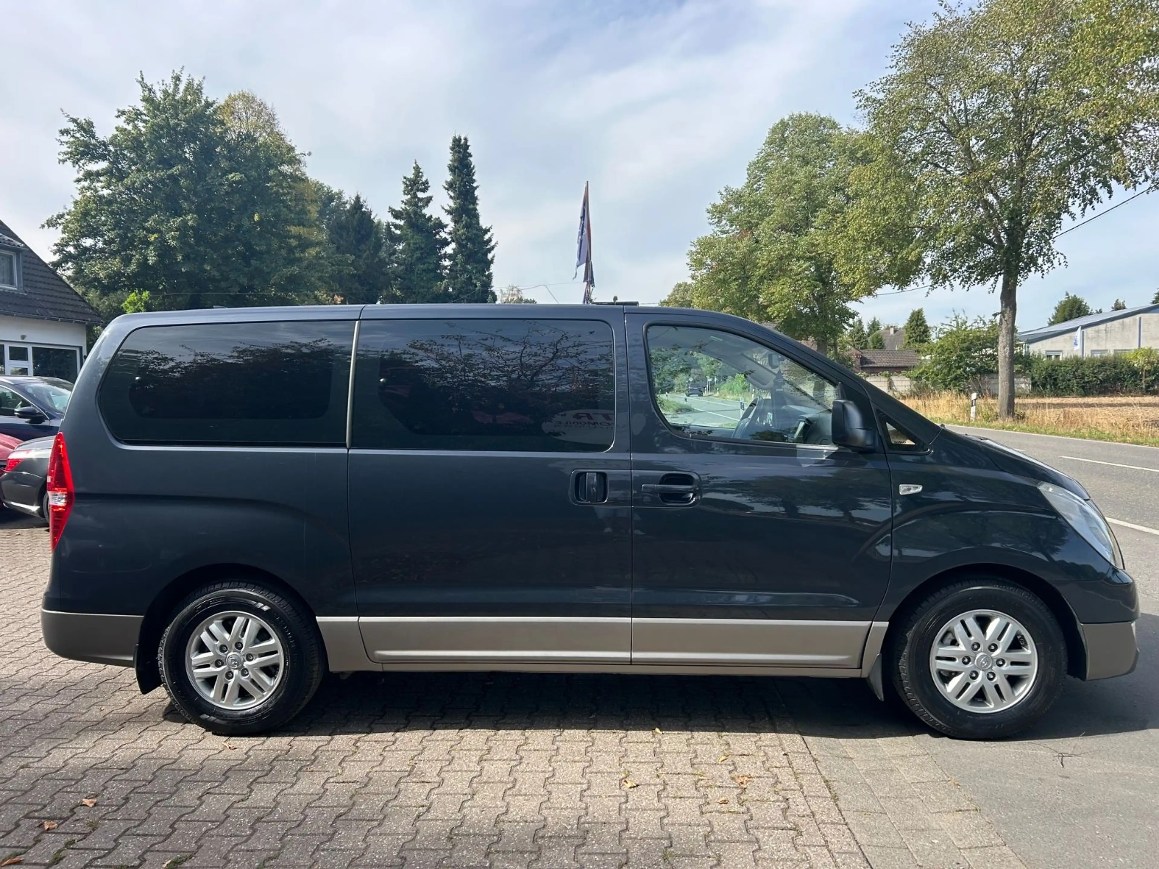 Hyundai H-1 H-1 Grand Starex — photo 3