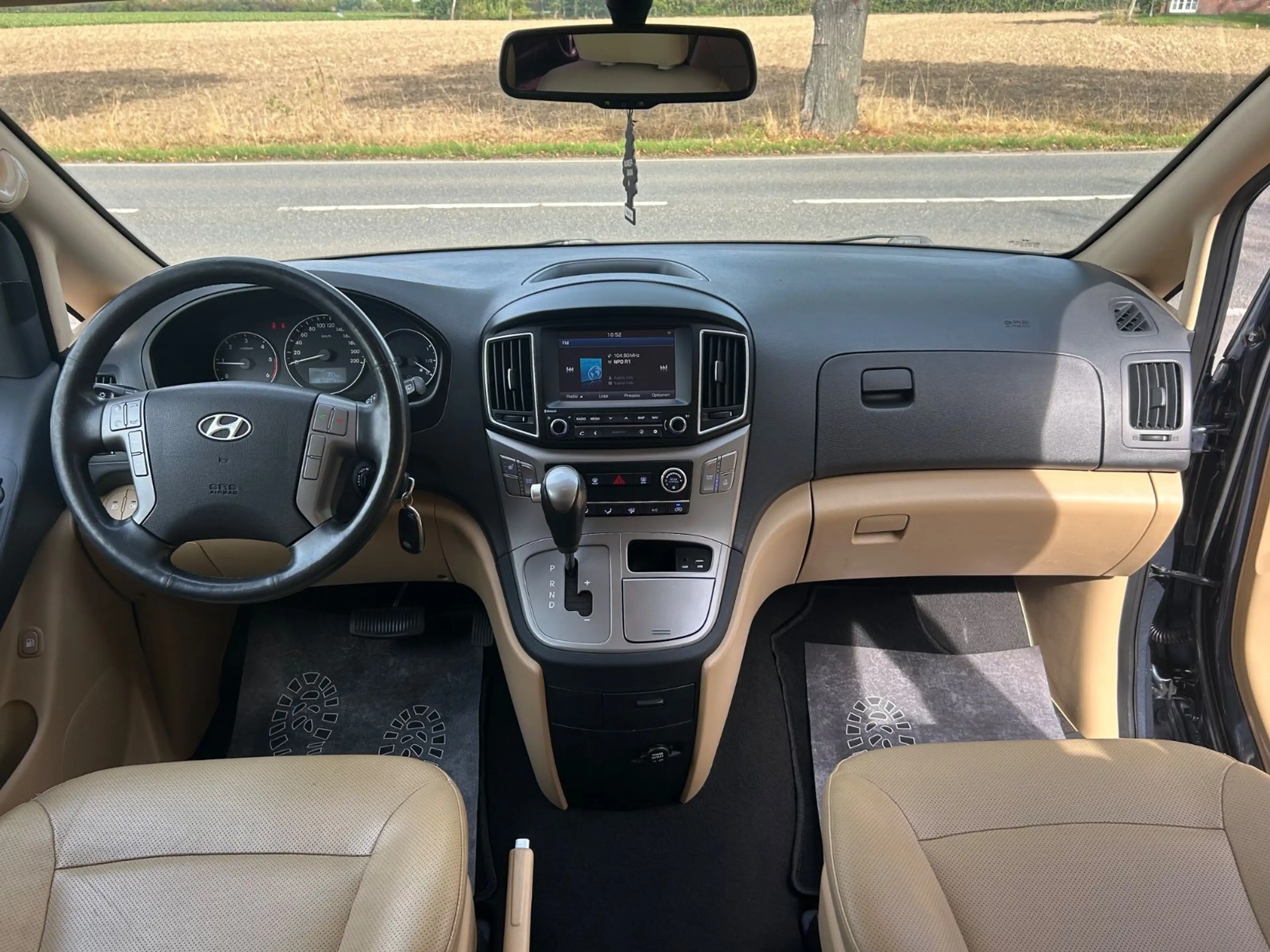 Hyundai H-1 H-1 Grand Starex — photo 15