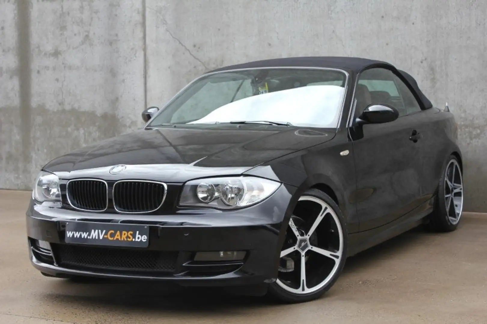 BMW 118 BMW 118i Cabrio/Pdc/Zetelv./Multistuur/cruise ctrl Zwart - 2