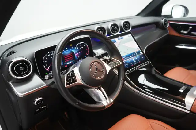 Mercedes-Benz 220 view 13