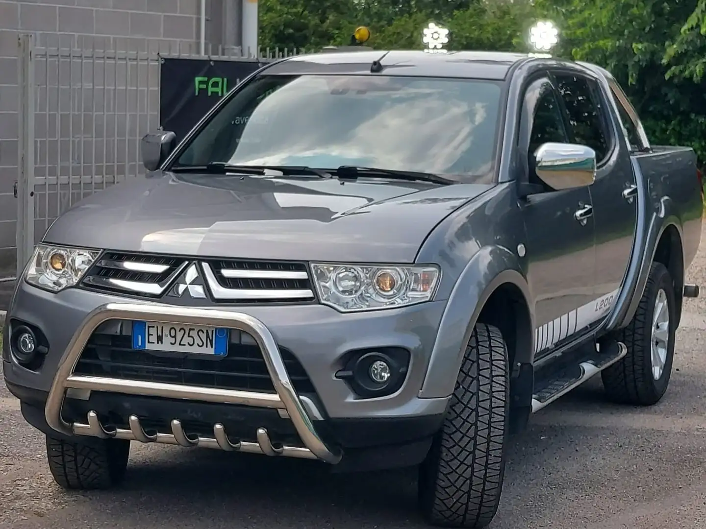 Mitsubishi L200 L200 d.cab 2.5 di-d Intense Plus 178cv N1 E5 Grigio - 2