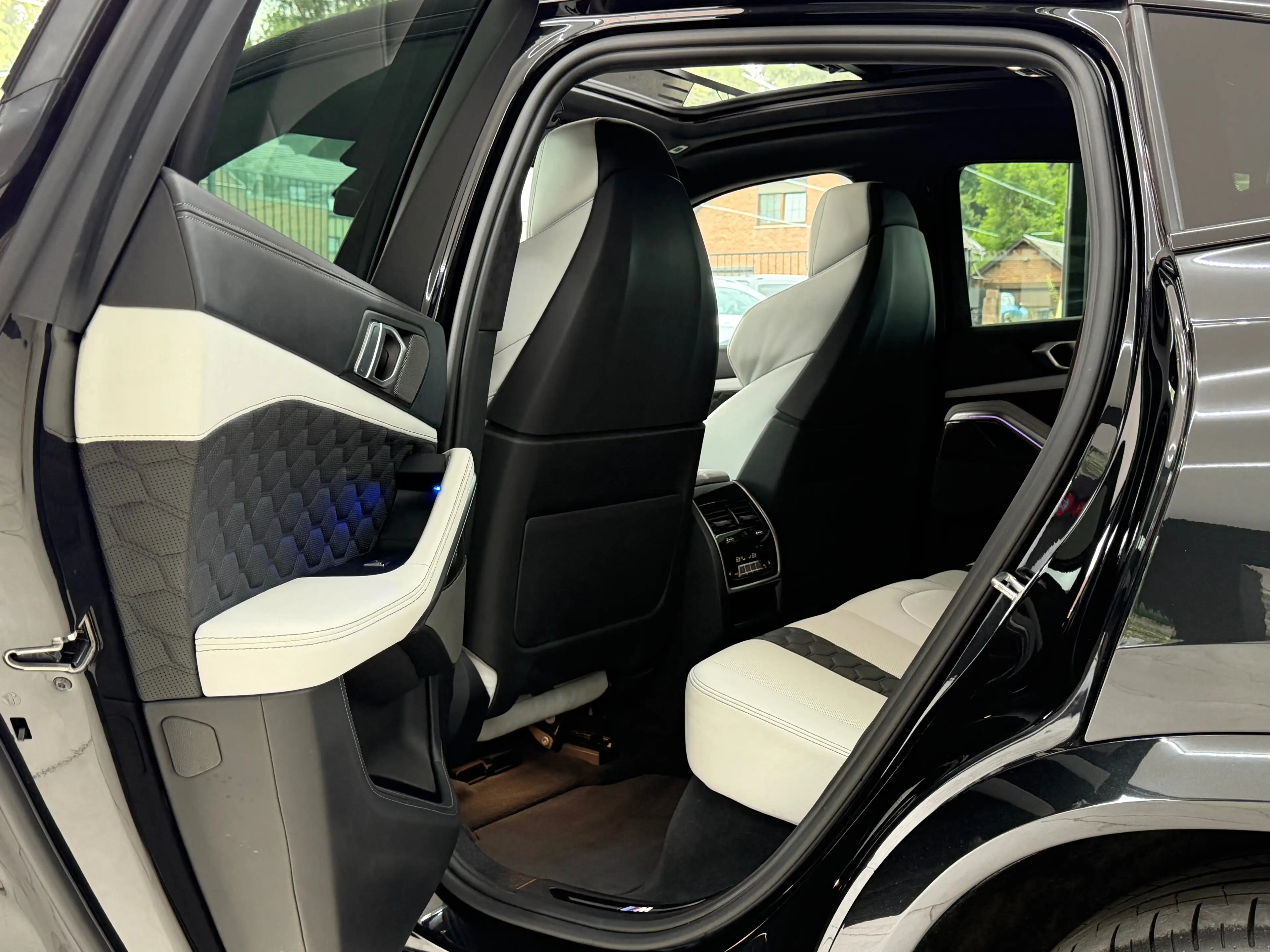 BMW X6 M X6 M 4.4 V8 COMPETITON BLACK PACK MAXTON DESIGN PANORAMIC SKY LOUNCH HEADUP MASSAGES — photo 8