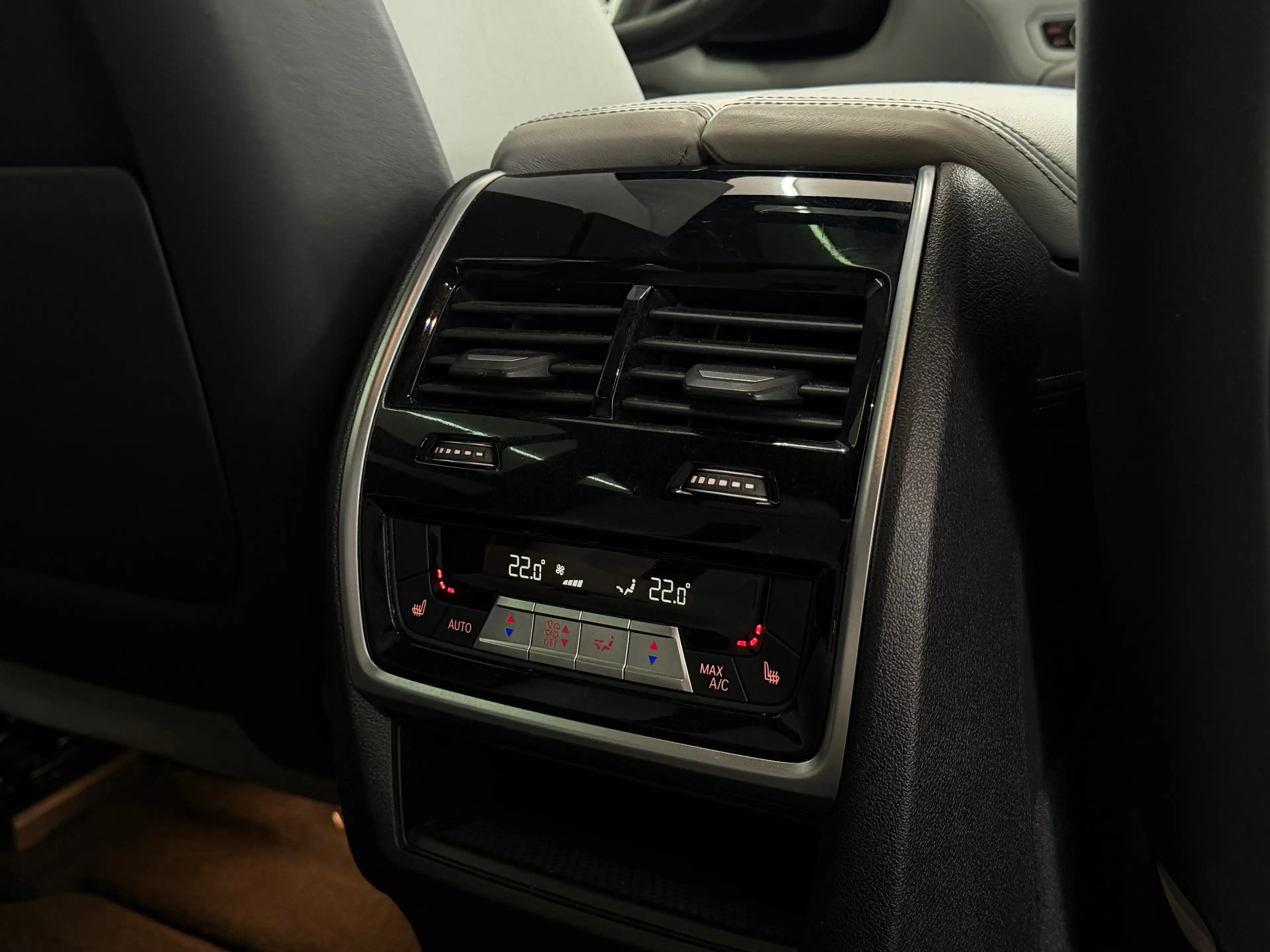 BMW X6 M X6 M 4.4 V8 COMPETITON BLACK PACK MAXTON DESIGN PANORAMIC SKY LOUNCH HEADUP MASSAGES — photo 11
