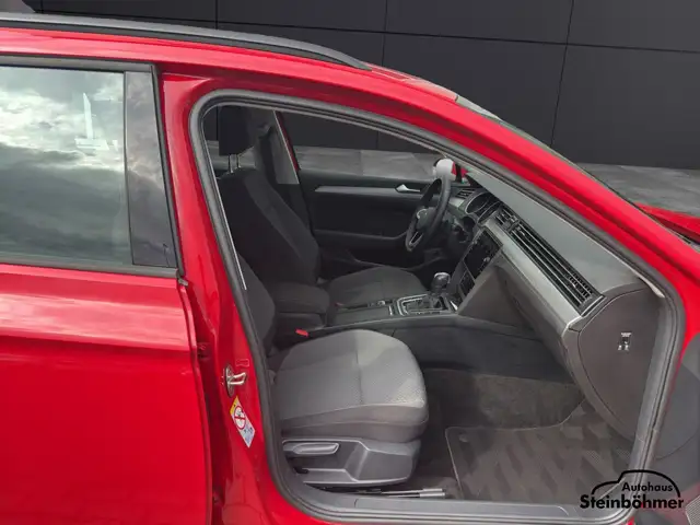Volkswagen Passat view 12