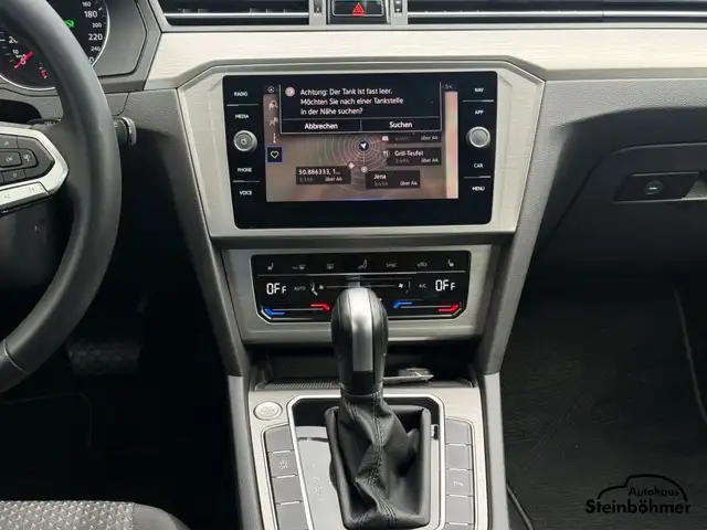 Volkswagen Passat view 20