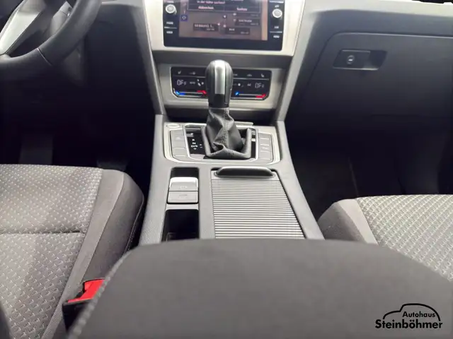 Volkswagen Passat view 19