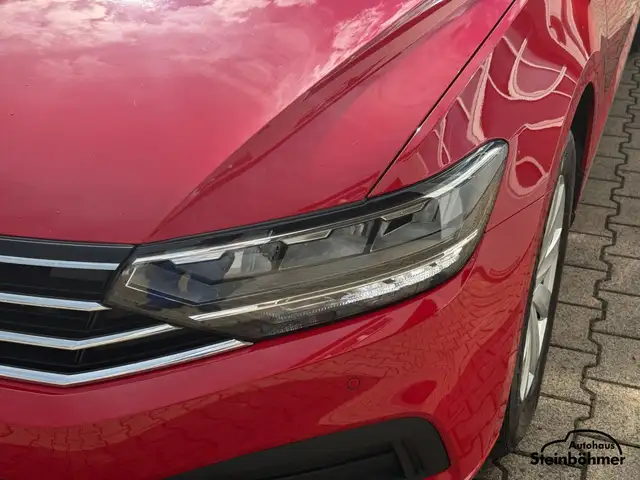 Volkswagen Passat view 10