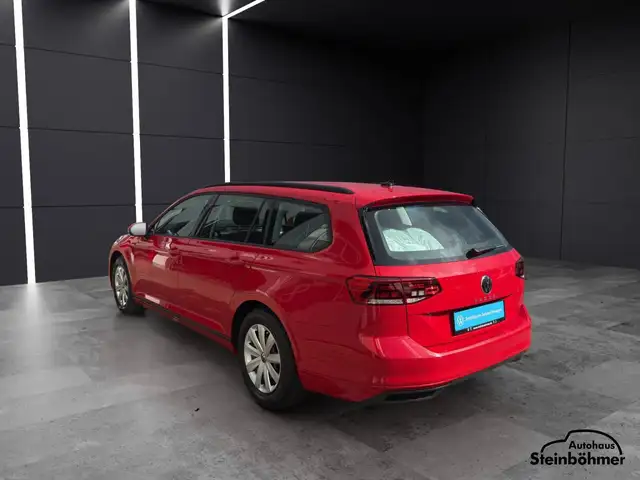 Volkswagen Passat view 4