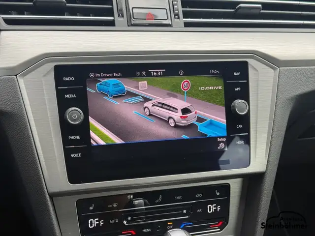 Volkswagen Passat view 22