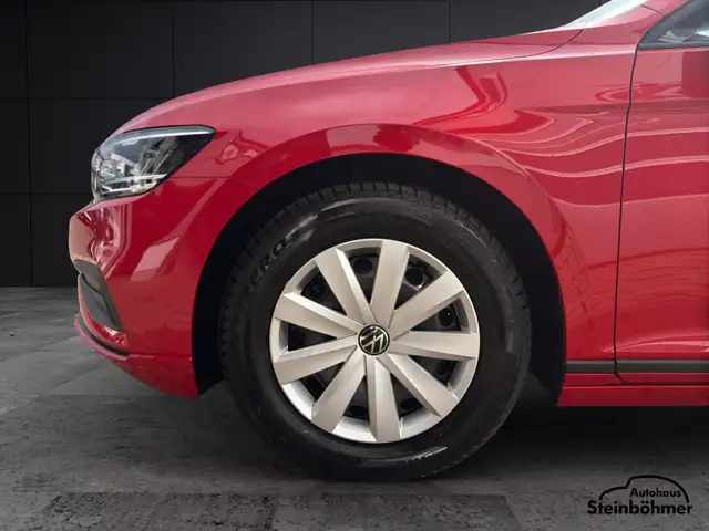 Volkswagen Passat view 11
