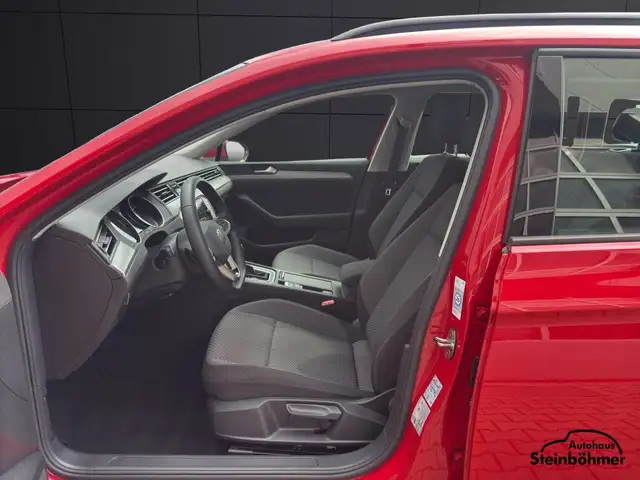 Volkswagen Passat view 14