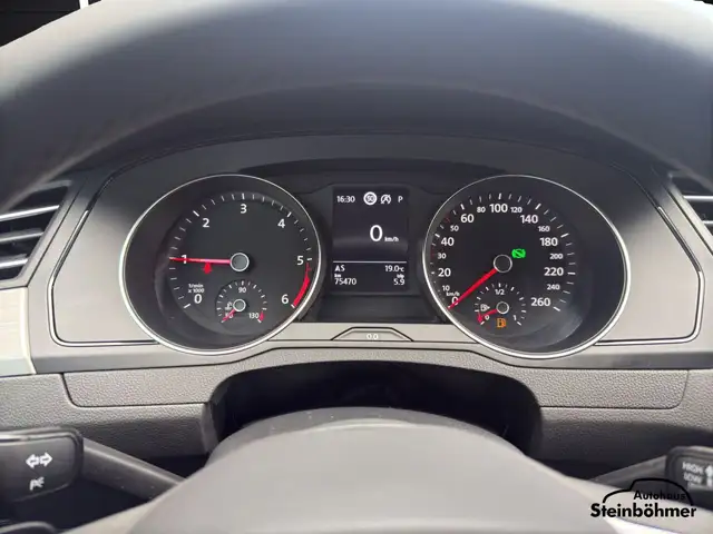 Volkswagen Passat view 17