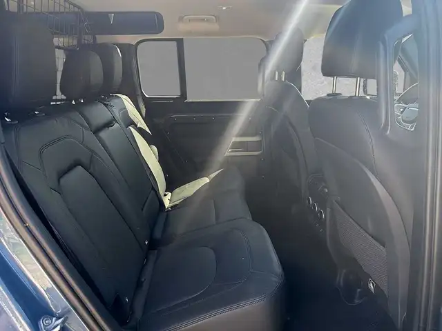 Land Rover Defender view 5