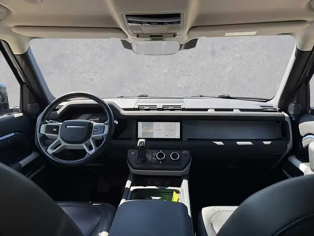 Land Rover Defender view 4