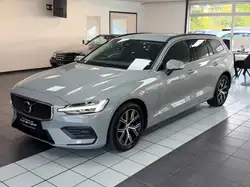Volvo V60 Kombi Core 2.0 B4 CAM/AHK/LED/APP/NAVI/SHZ/
