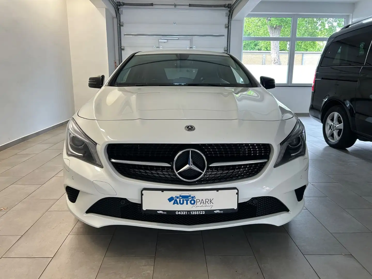 Mercedes-Benz CLA 180 Shooting Brake *Navi * Weiß - 2