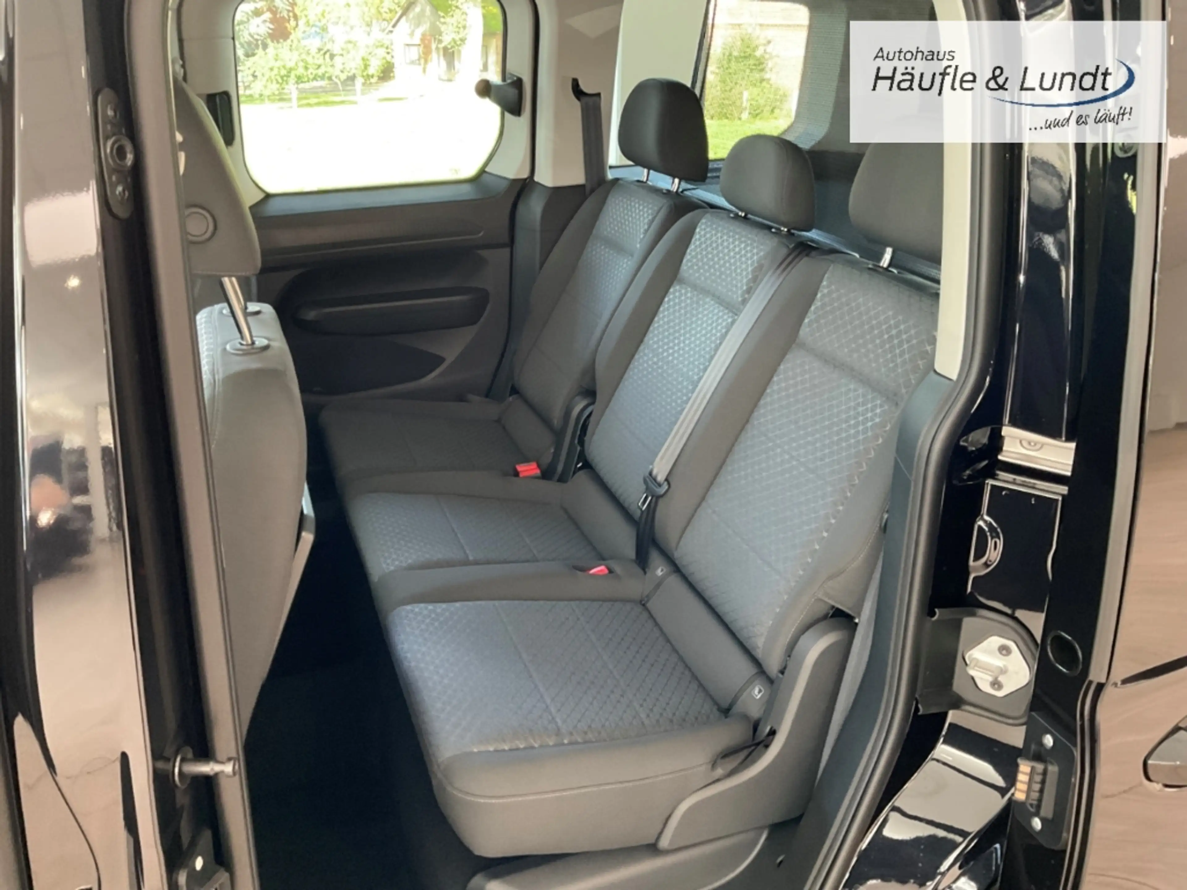 Ford Tourneo Connect Titanium Rückfahrkam. Allwetterreifen — photo 7