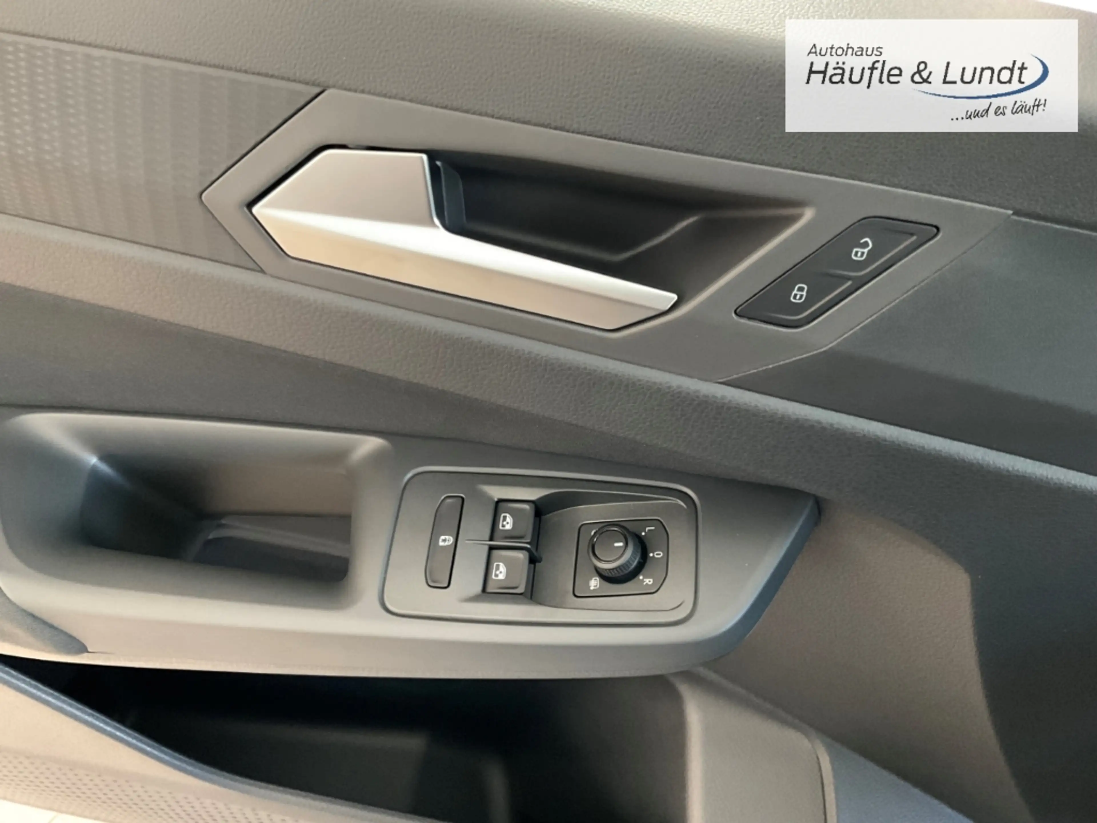 Ford Tourneo Connect Titanium Rückfahrkam. Allwetterreifen — photo 13
