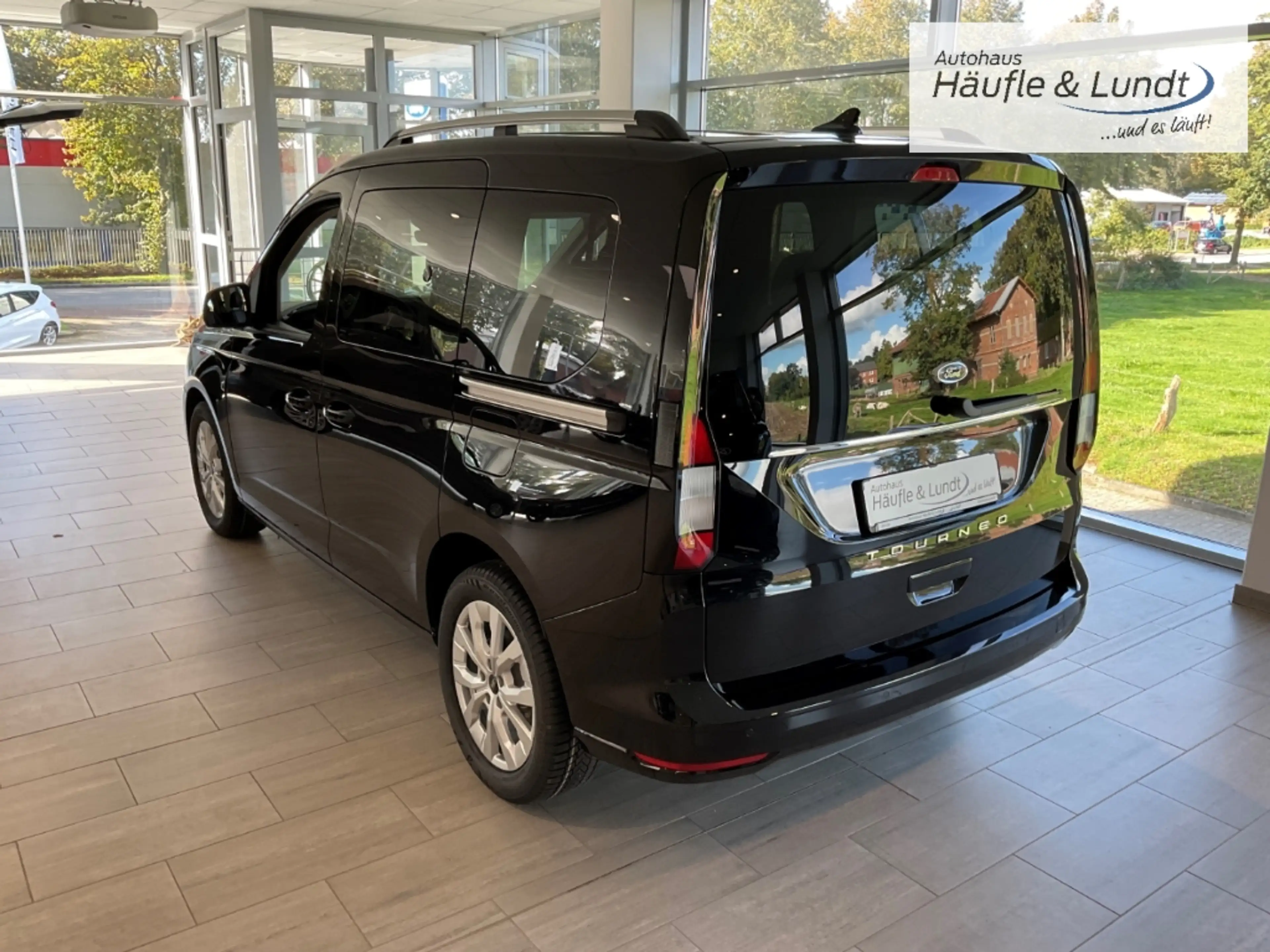 Ford Tourneo Connect Titanium Rückfahrkam. Allwetterreifen — photo 5