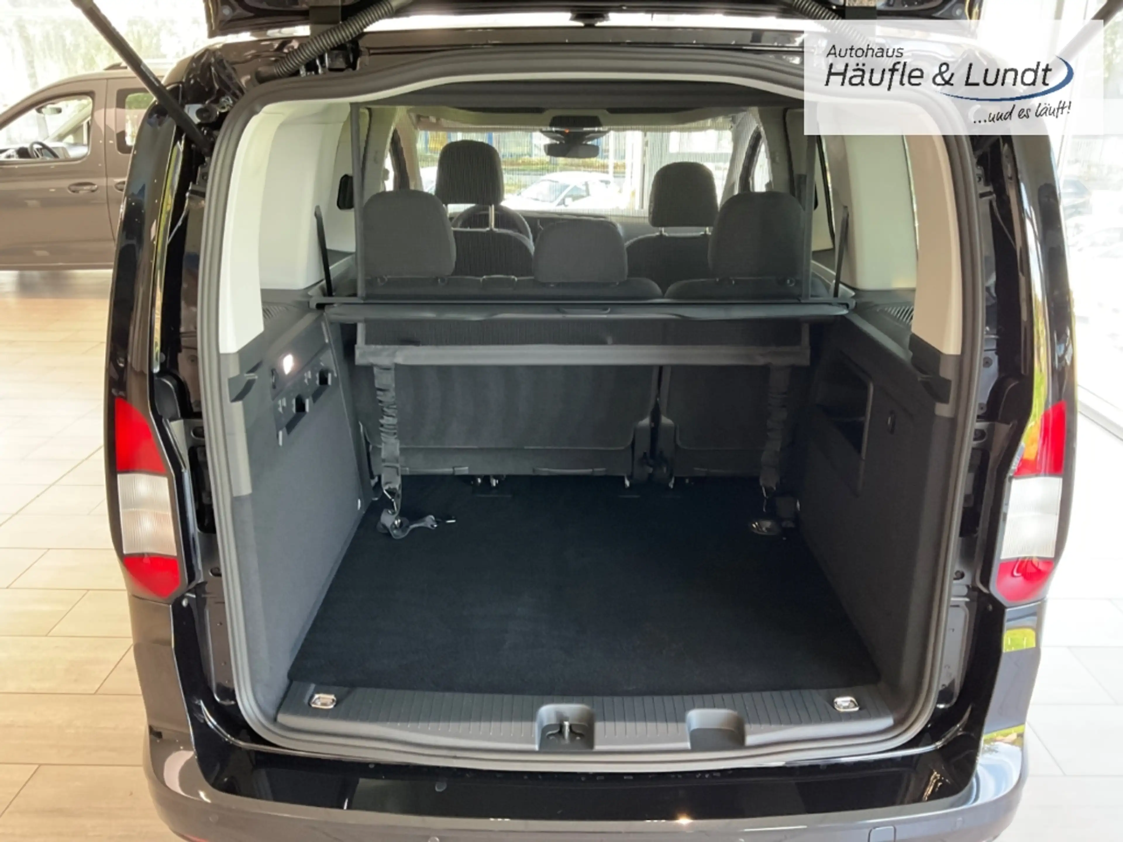 Ford Tourneo Connect Titanium Rückfahrkam. Allwetterreifen — photo 14