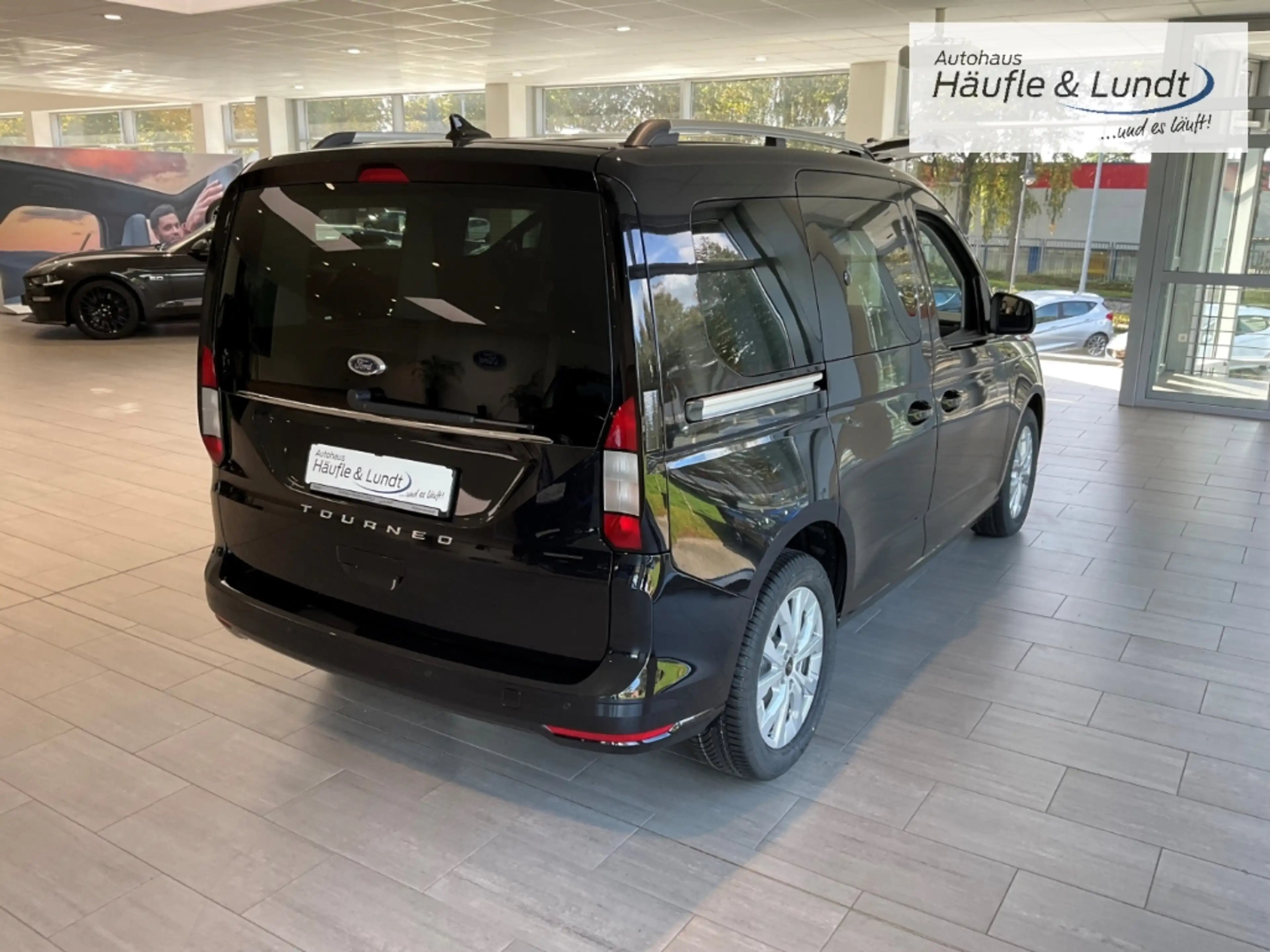 Ford Tourneo Connect Titanium Rückfahrkam. Allwetterreifen — photo 4