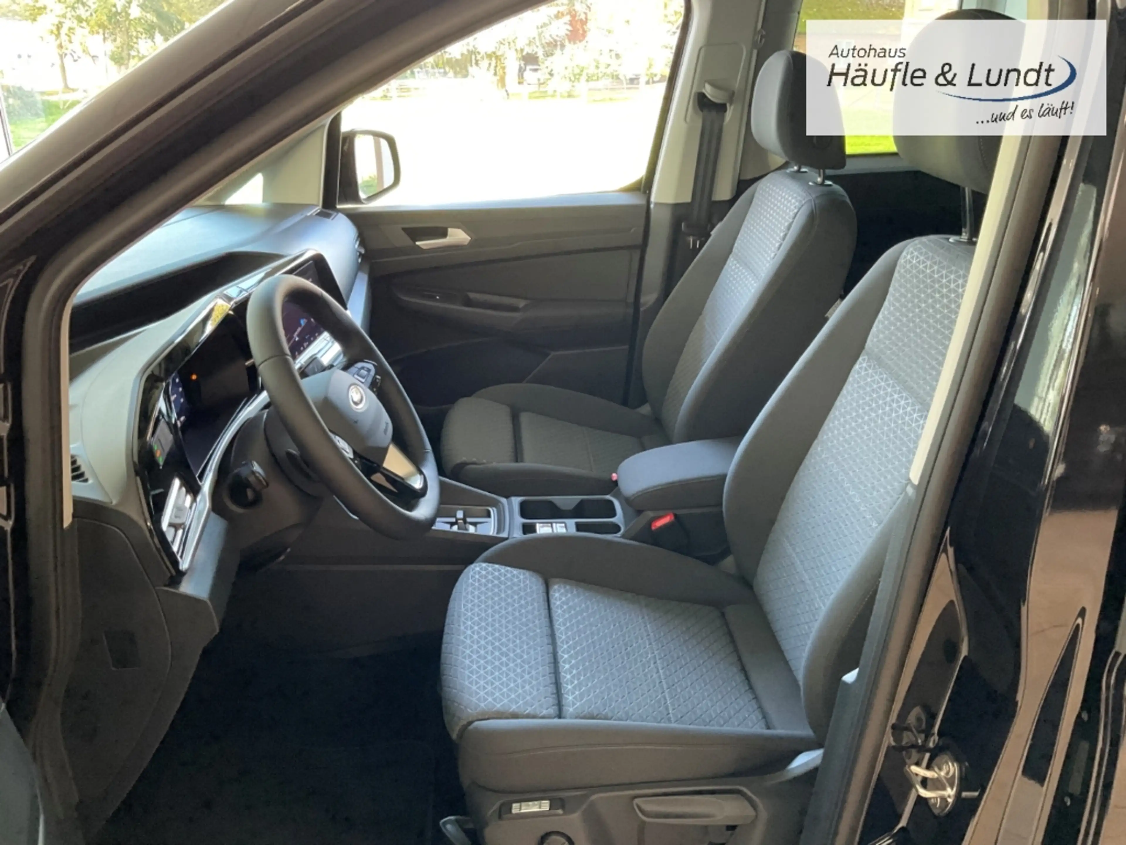Ford Tourneo Connect Titanium Rückfahrkam. Allwetterreifen — photo 6