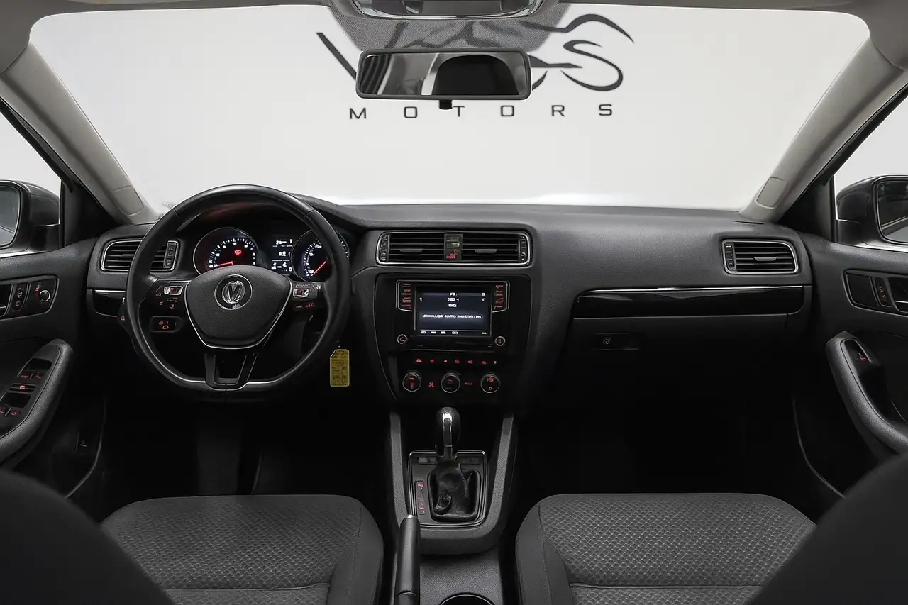 Volkswagen Jetta снимка Volkswagen Jetta