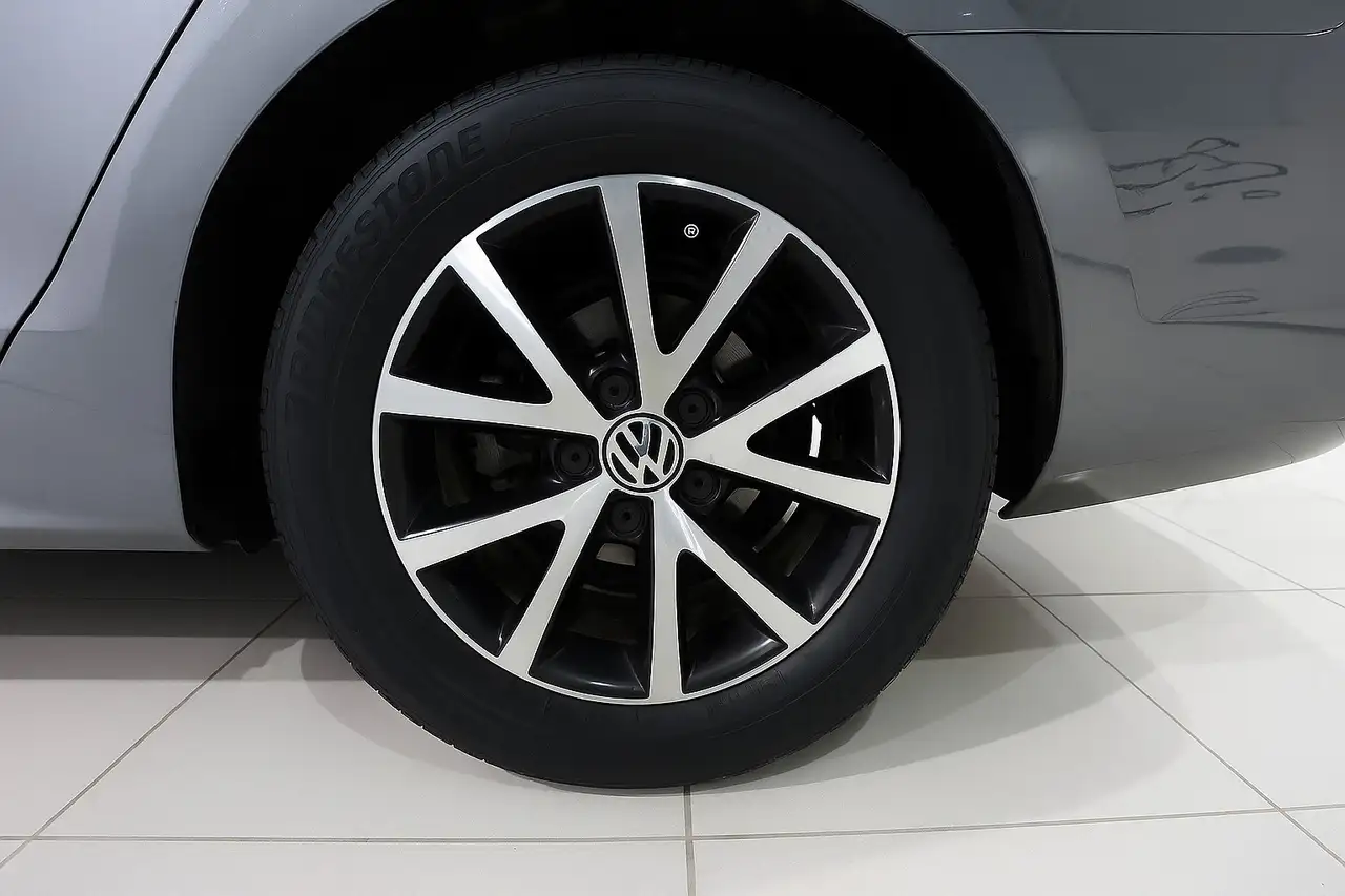 Volkswagen Jetta снимка Volkswagen Jetta