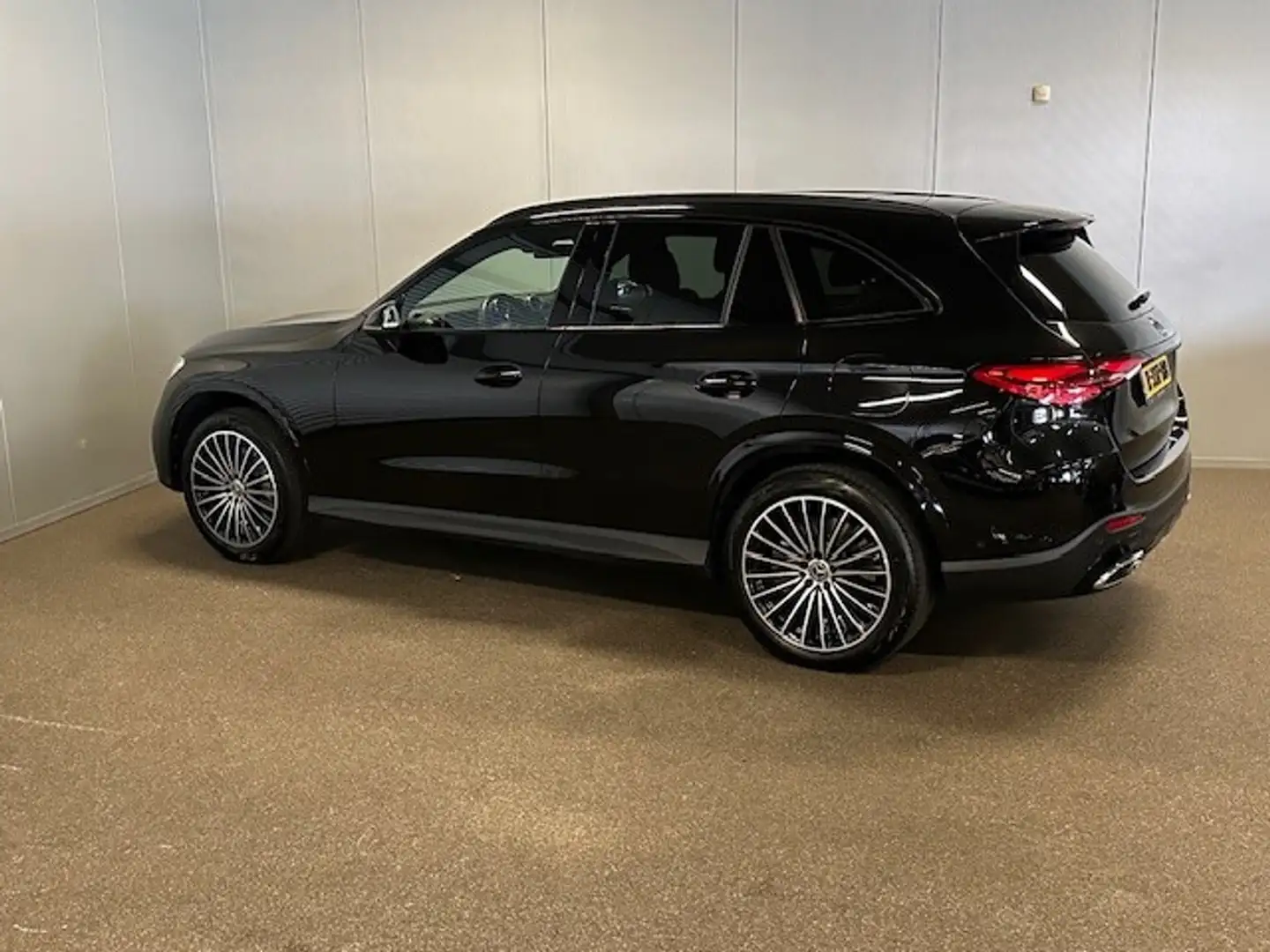 Mercedes-Benz GLC 300 300de 4 Matic NIEUW MODEL-AMG STYLING-MEMORY-CAMER Zwart - 2