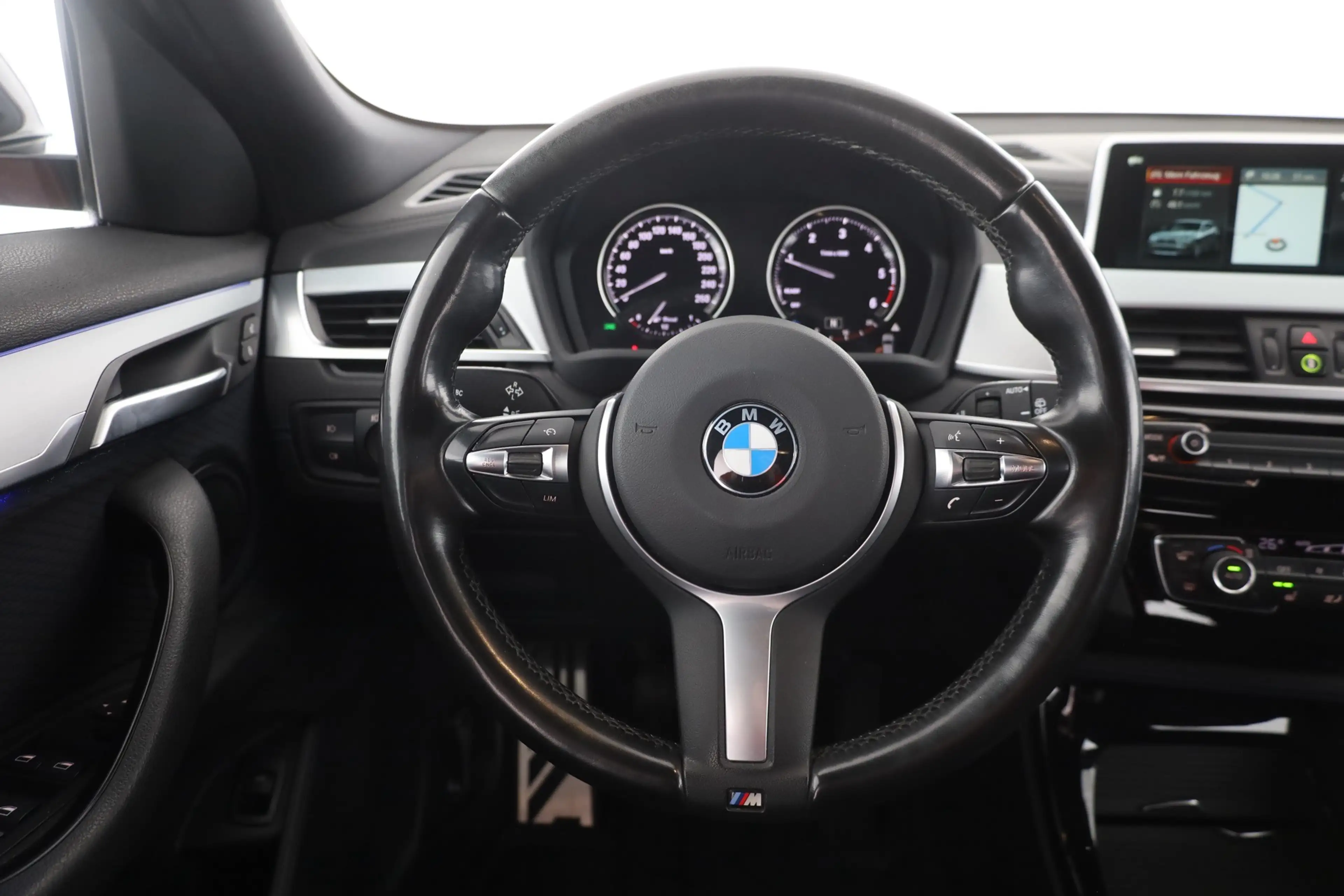 BMW X2 xDrive 18d M Sport LED Navi Alcantara AHK PDC — photo 15