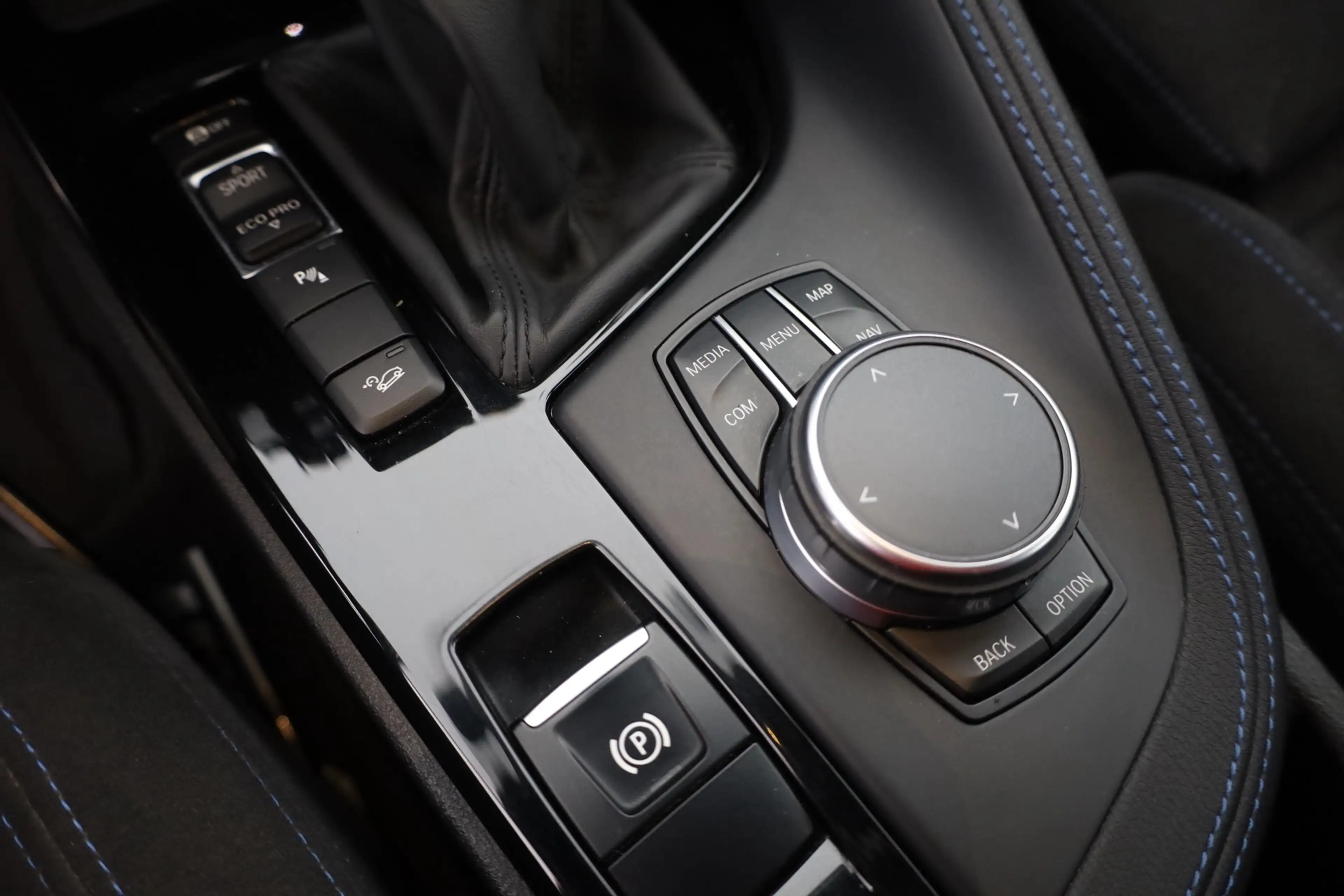 BMW X2 xDrive 18d M Sport LED Navi Alcantara AHK PDC — photo 14