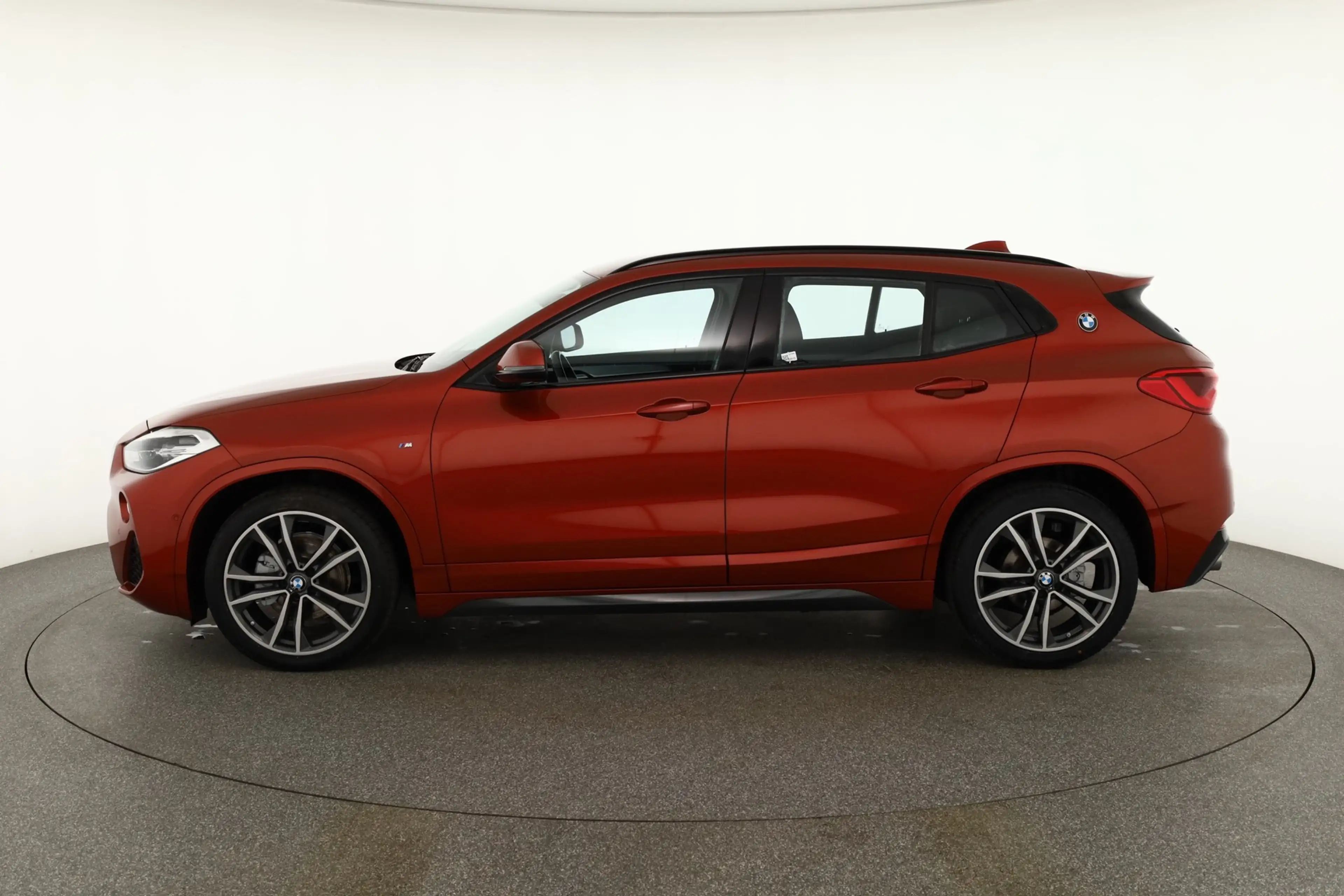 BMW X2 xDrive 18d M Sport LED Navi Alcantara AHK PDC — photo 2