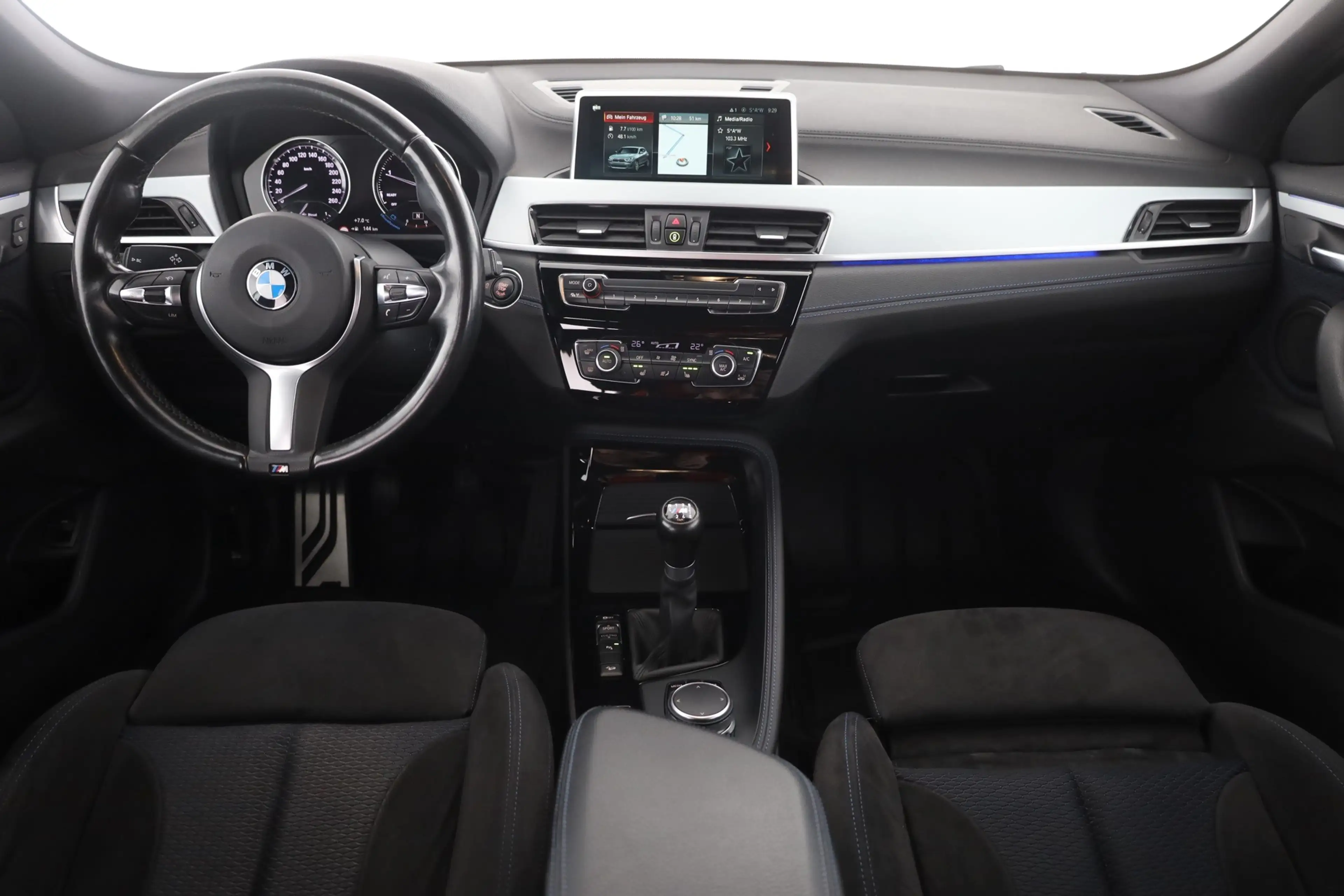 BMW X2 xDrive 18d M Sport LED Navi Alcantara AHK PDC — photo 9
