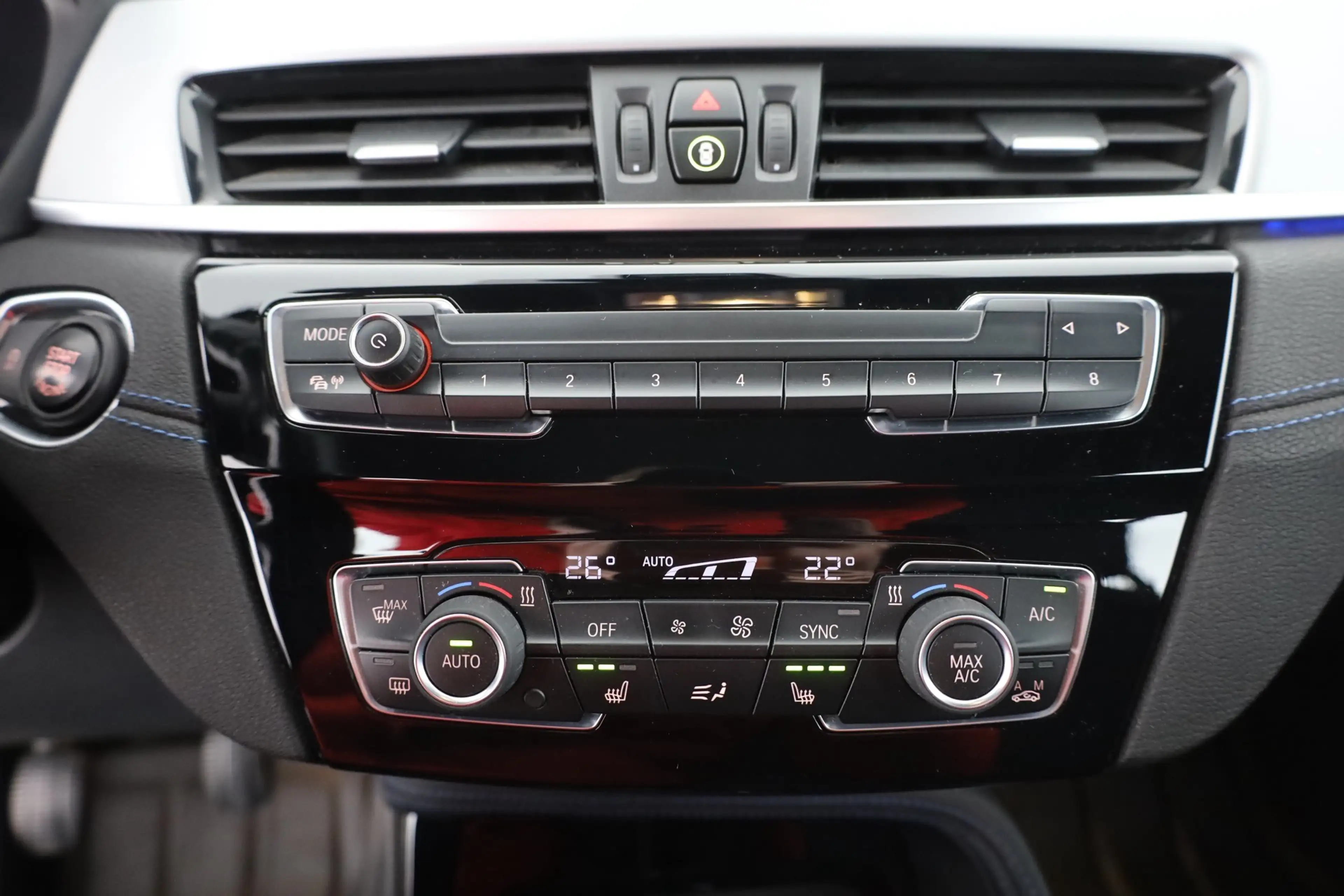 BMW X2 xDrive 18d M Sport LED Navi Alcantara AHK PDC — photo 12
