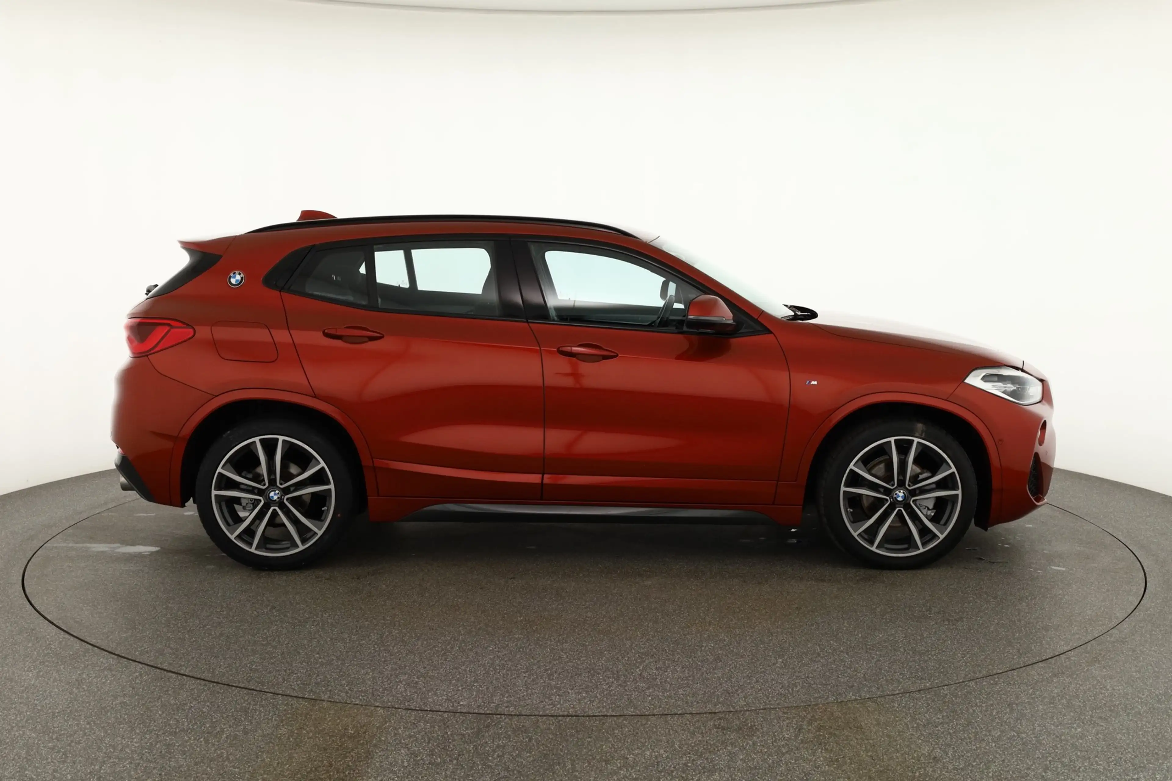 BMW X2 xDrive 18d M Sport LED Navi Alcantara AHK PDC — photo 6