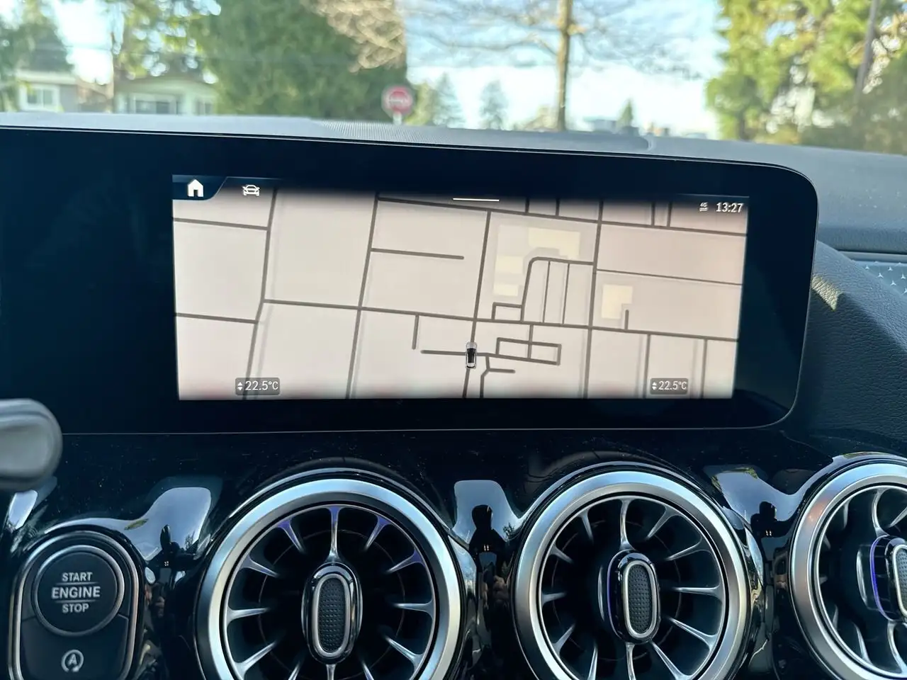 Mercedes-Benz GLA снимка Mercedes-Benz GLA
