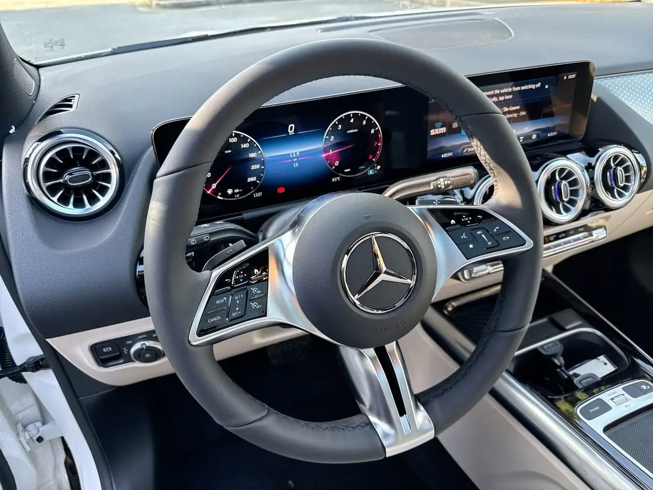 Mercedes-Benz GLA снимка Mercedes-Benz GLA